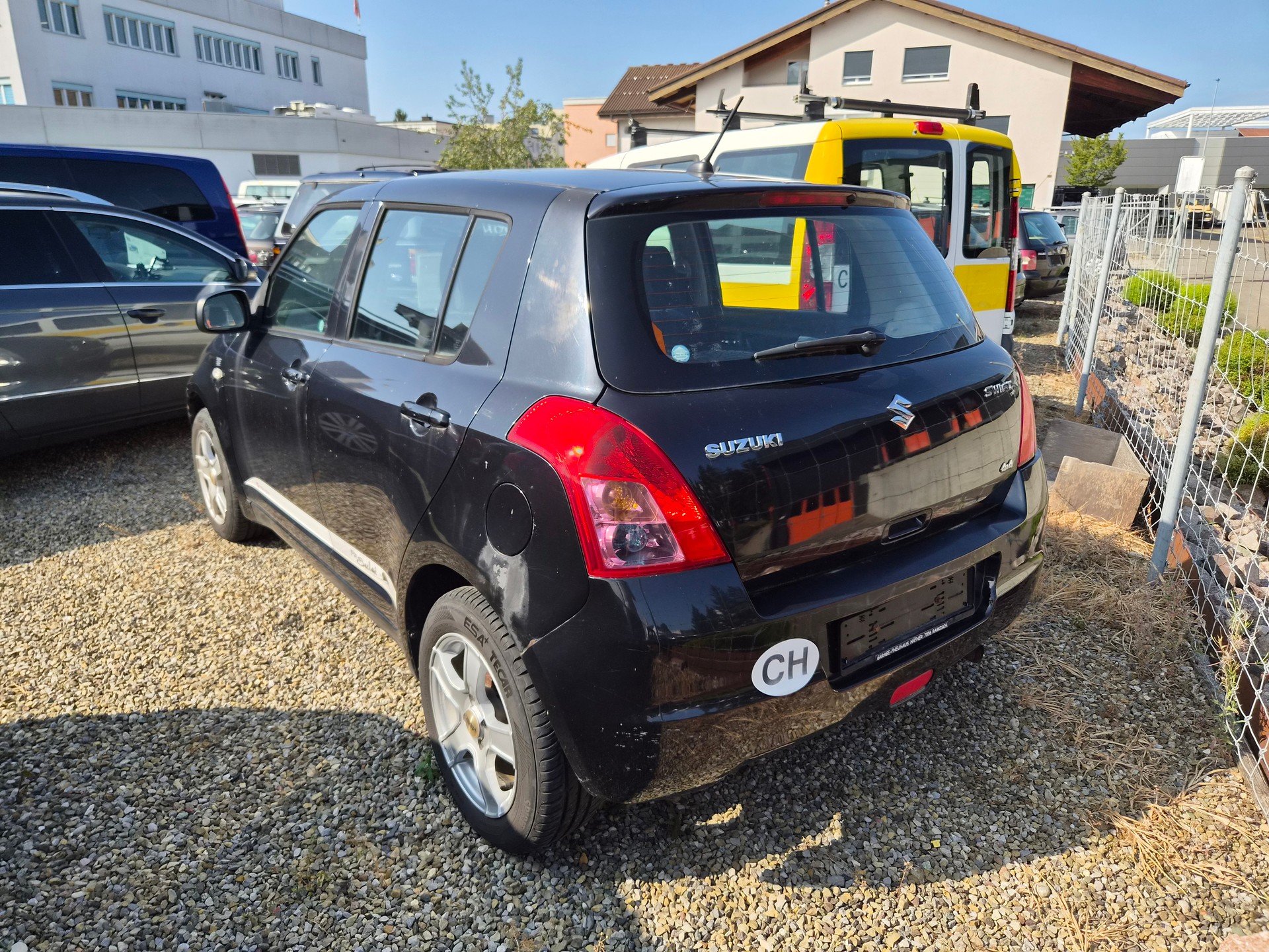 SUZUKI Swift 1.3i 16V GL Top Piz Sulai LE 4x4-image-3