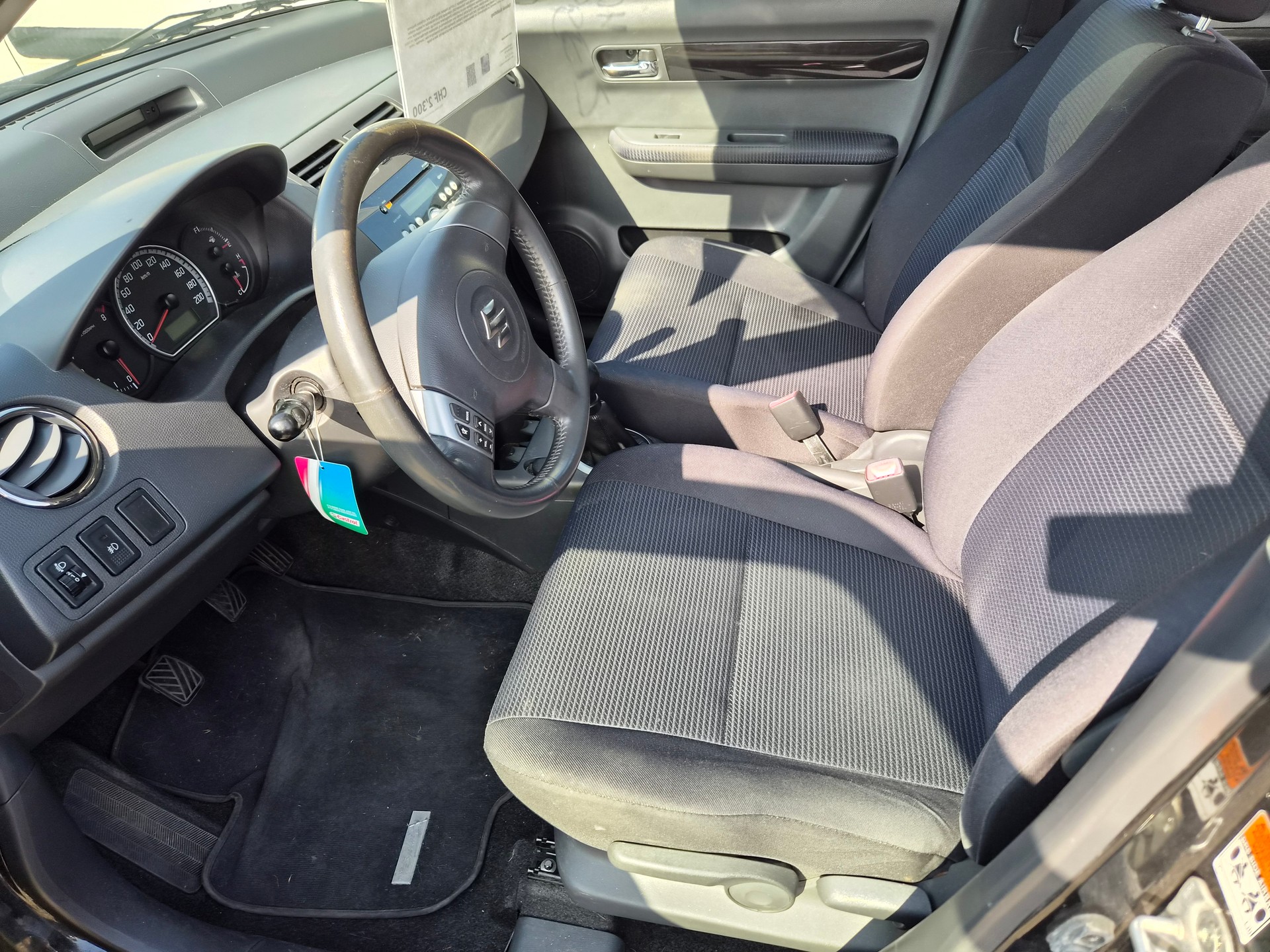 SUZUKI Swift 1.3i 16V GL Top Piz Sulai LE 4x4-image-4