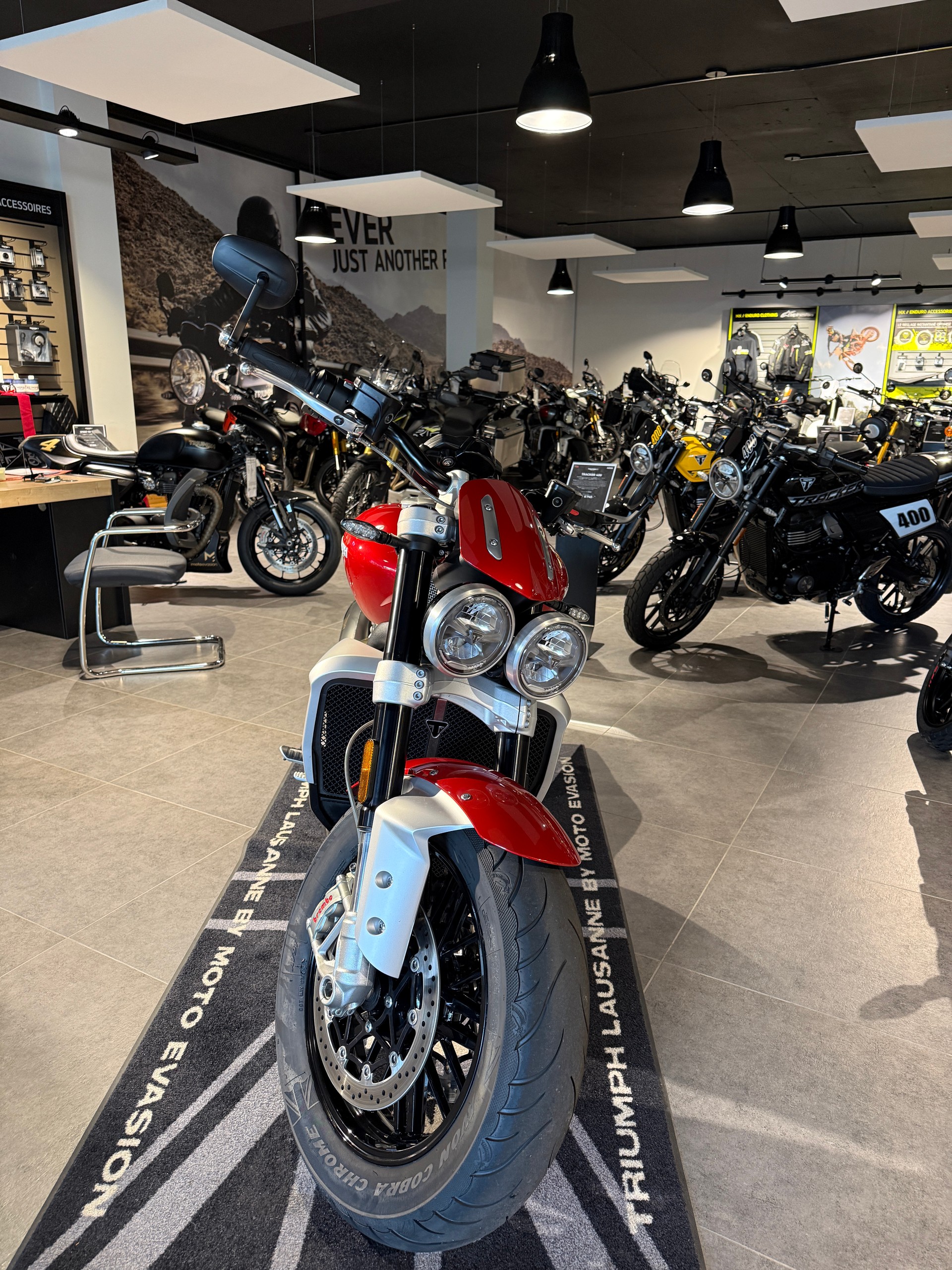 TRIUMPH Rocket 3 R-showroom-element-2