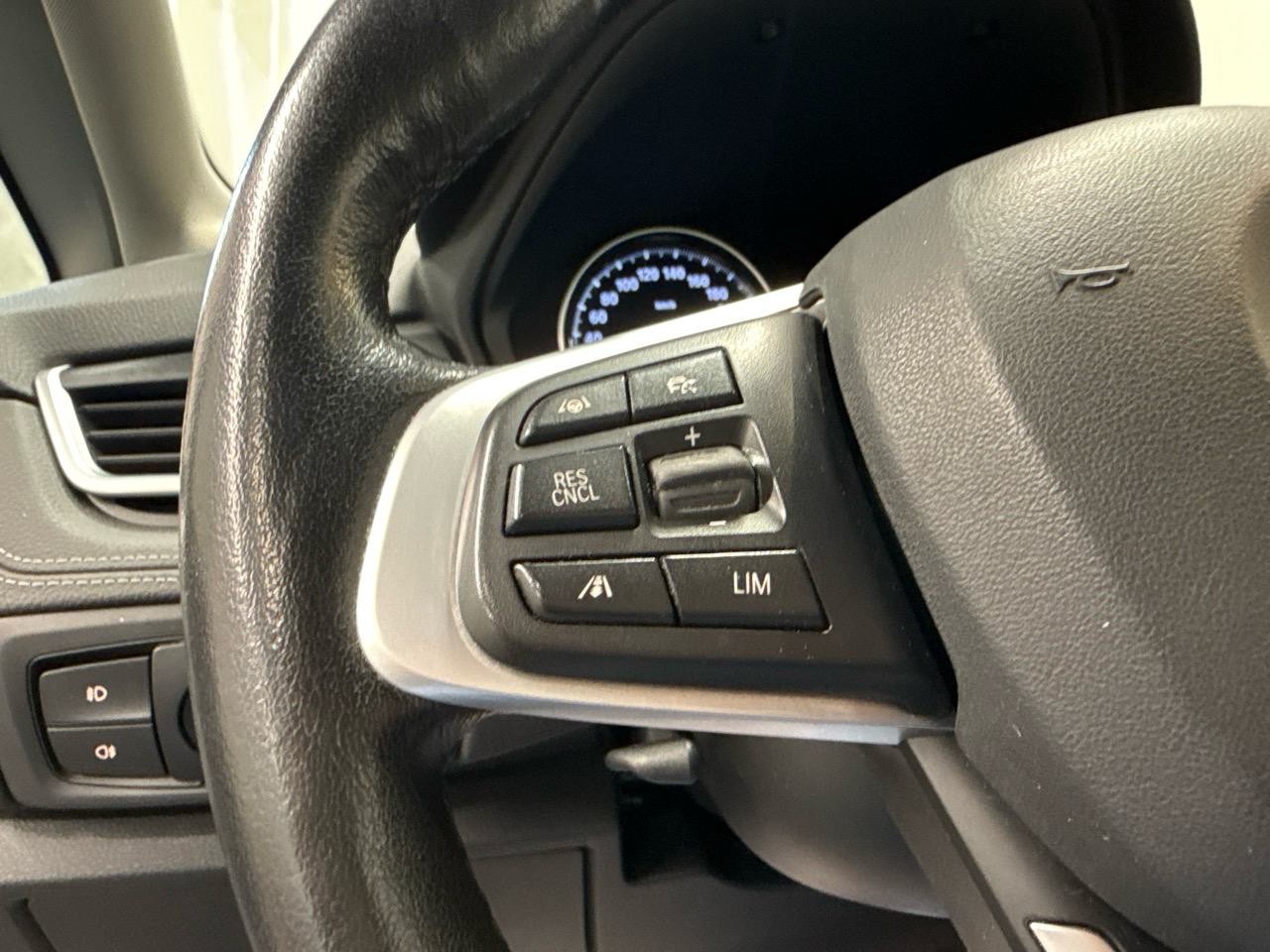 BMW 220i Active Tourer DKG Luxury Line-image-7