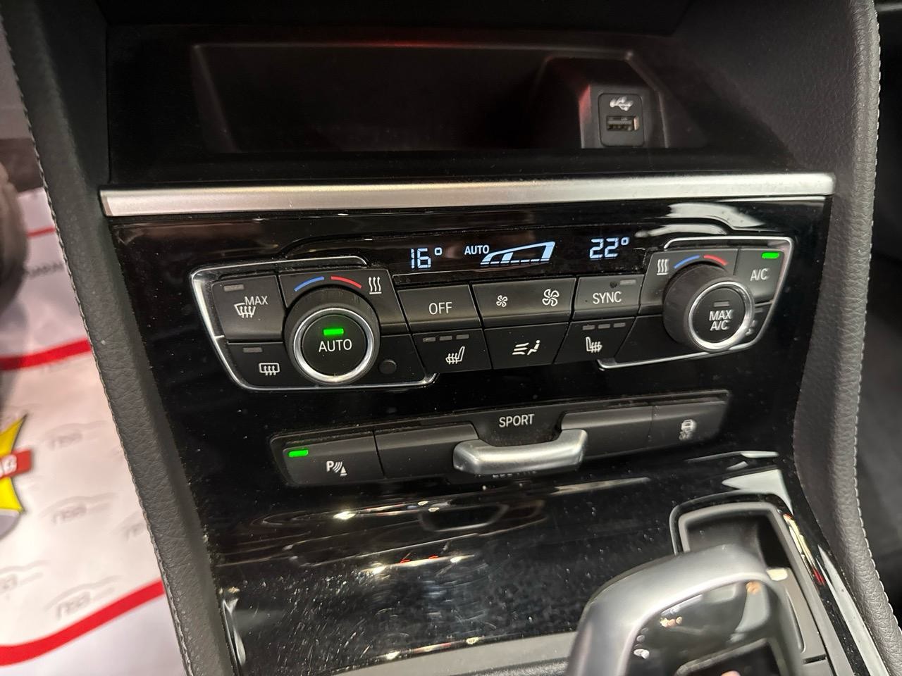 BMW 220i Active Tourer DKG Luxury Line-image-6