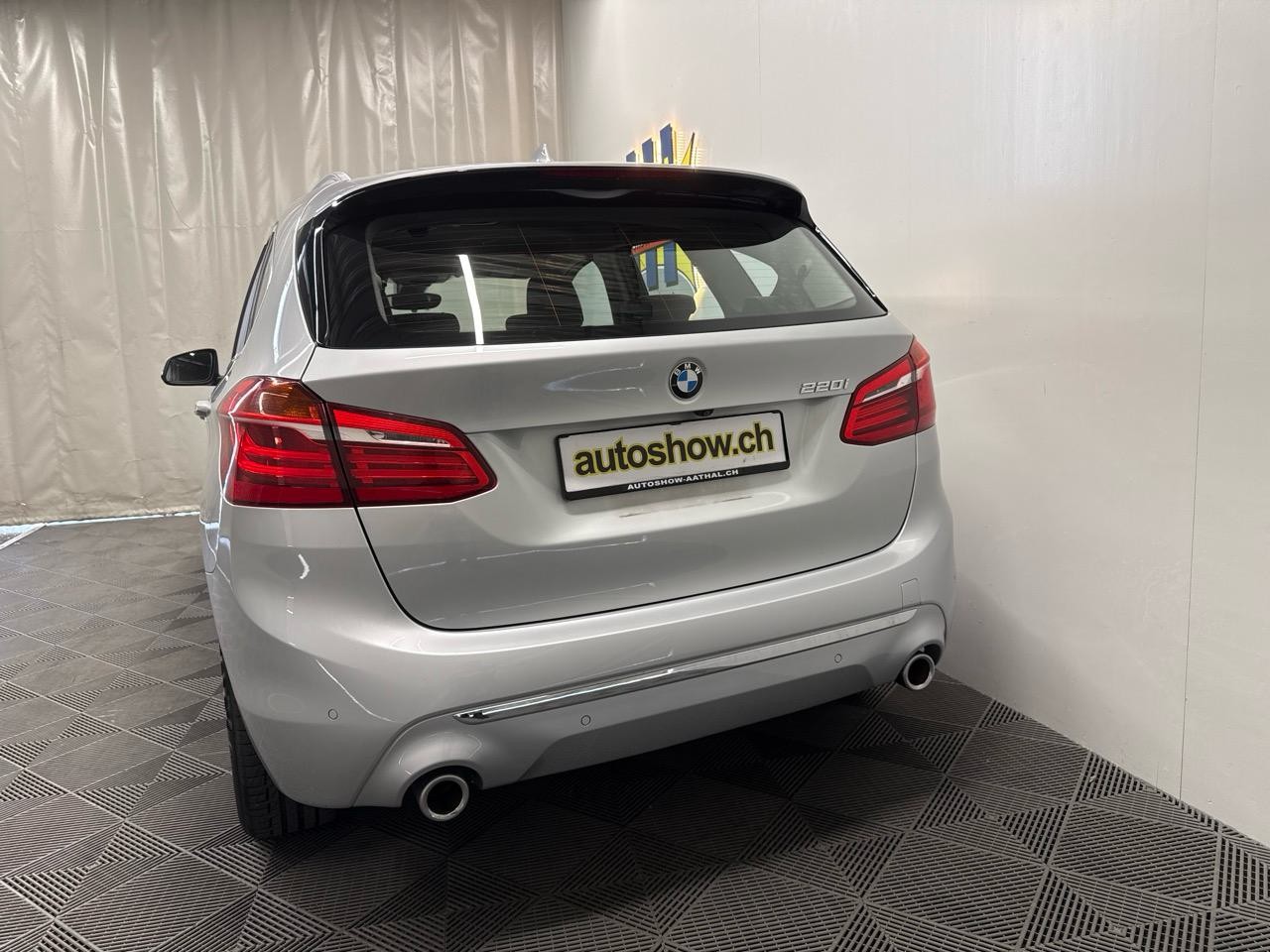 BMW 220i Active Tourer DKG Luxury Line-image-13