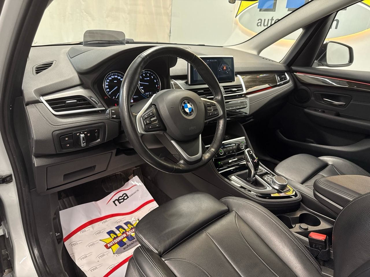 BMW 220i Active Tourer DKG Luxury Line-image-2
