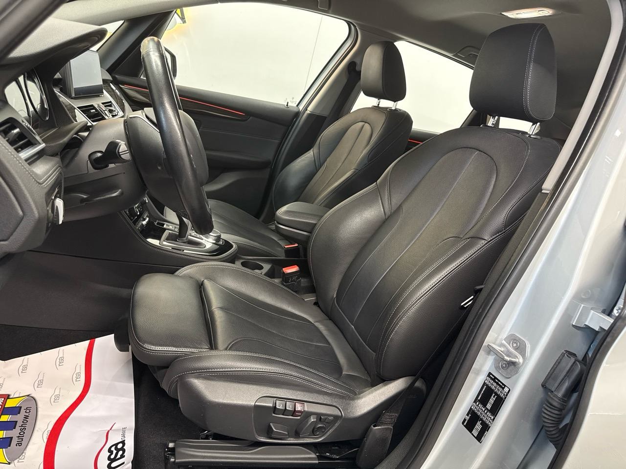 BMW 220i Active Tourer DKG Luxury Line-image-3