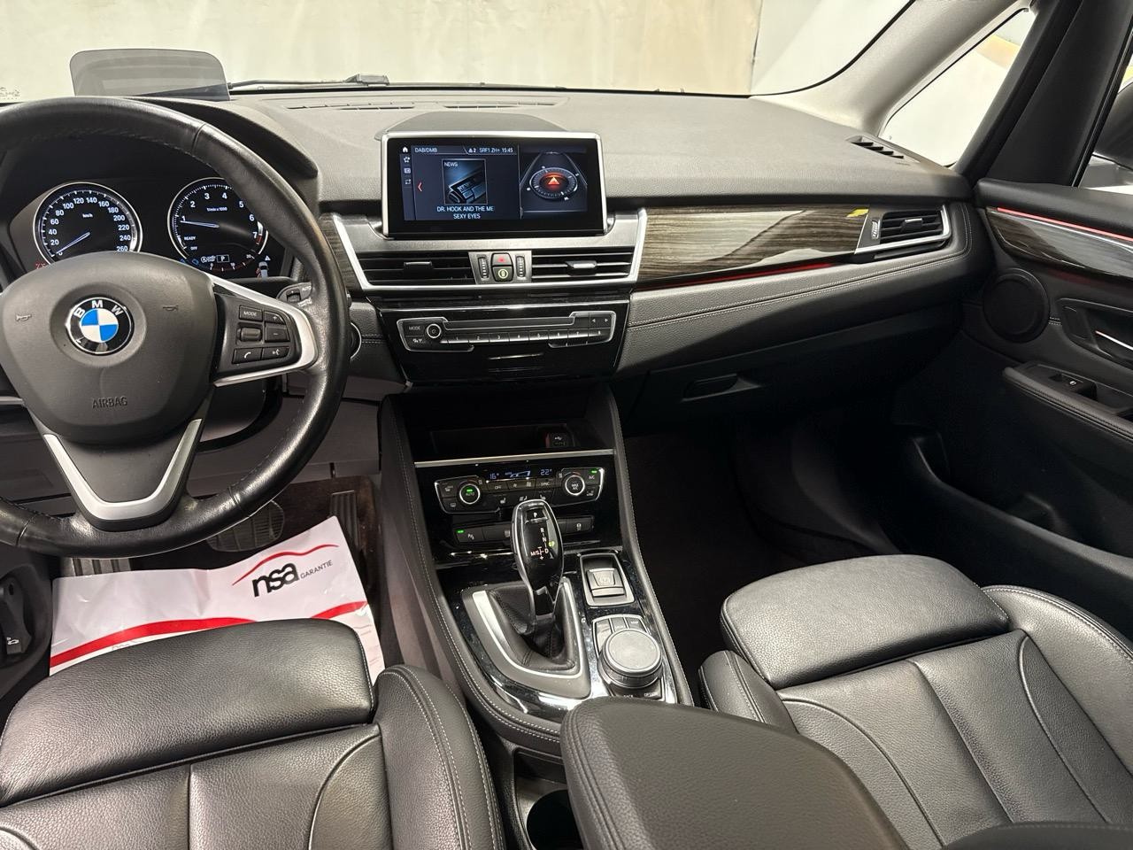 BMW 220i Active Tourer DKG Luxury Line-image-4