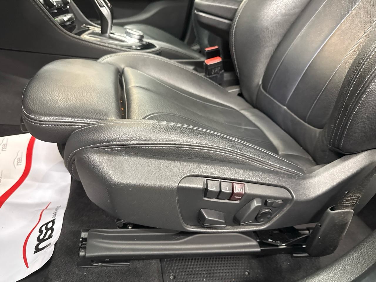 BMW 220i Active Tourer DKG Luxury Line-image-9