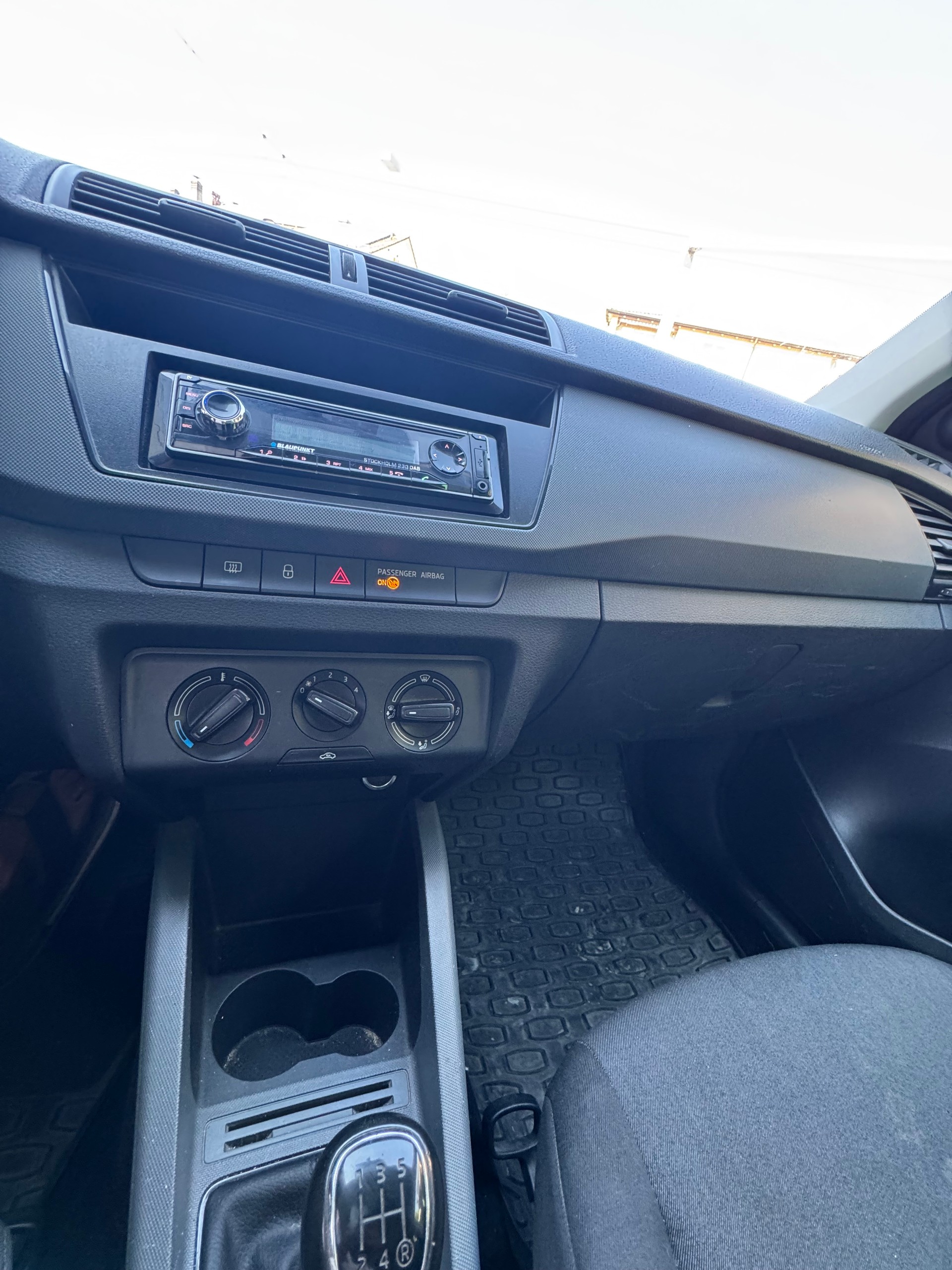 SKODA Fabia 1.0 Active-image-8