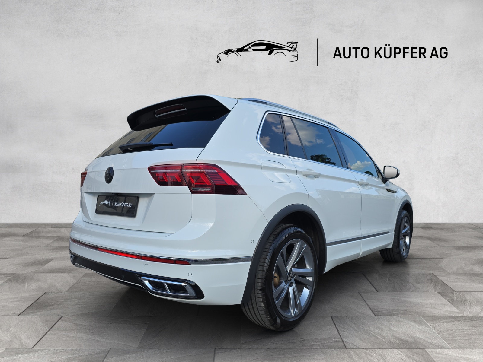 VW Tiguan 2.0 TDI SCR R-Line 4Motion DSG-image-2