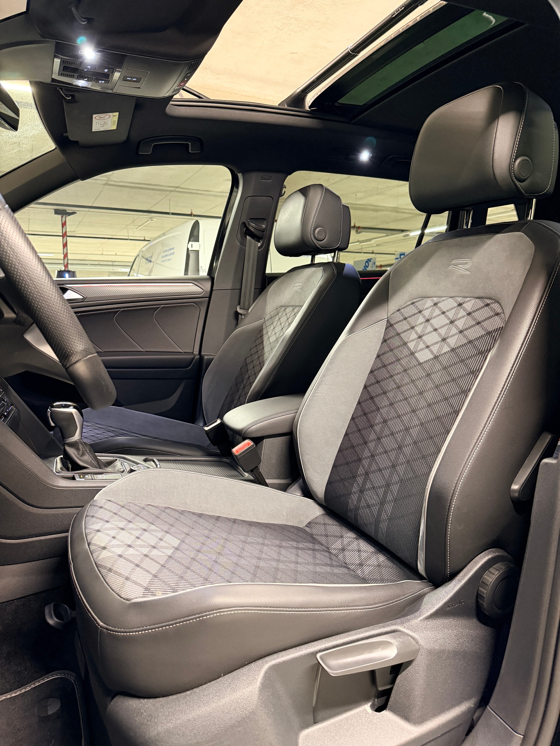 VW Tiguan Allspace 2.0TSI R-Line 4Motion DSG-image-13