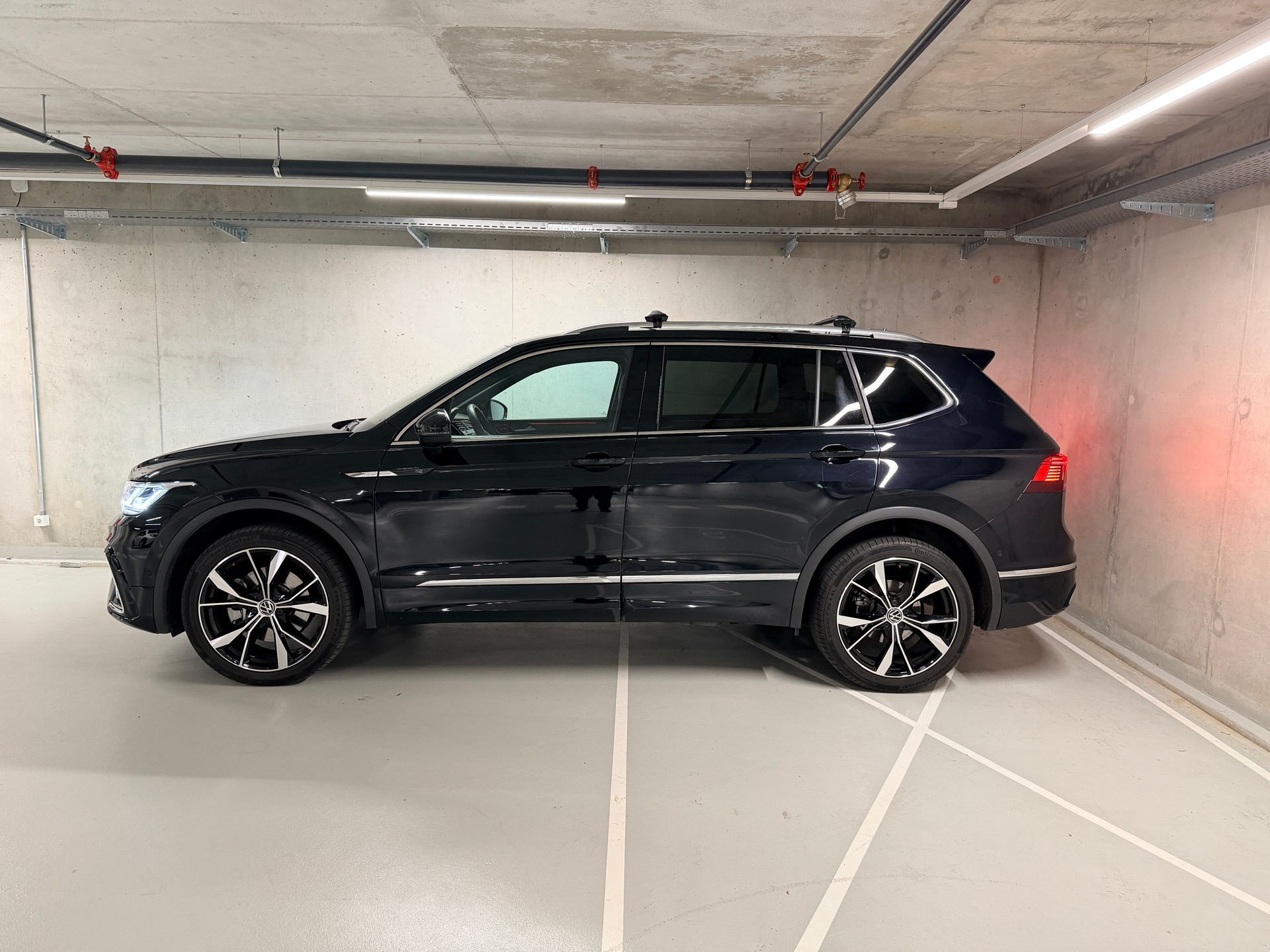 VW Tiguan Allspace 2.0TSI R-Line 4Motion DSG-image-1