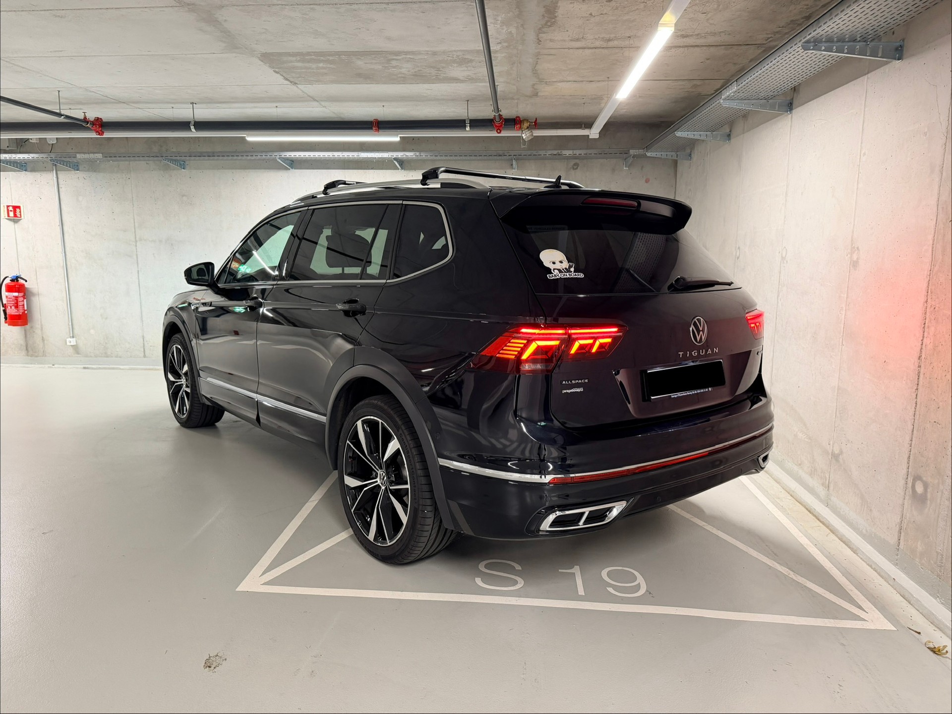 VW Tiguan Allspace 2.0TSI R-Line 4Motion DSG-image-2
