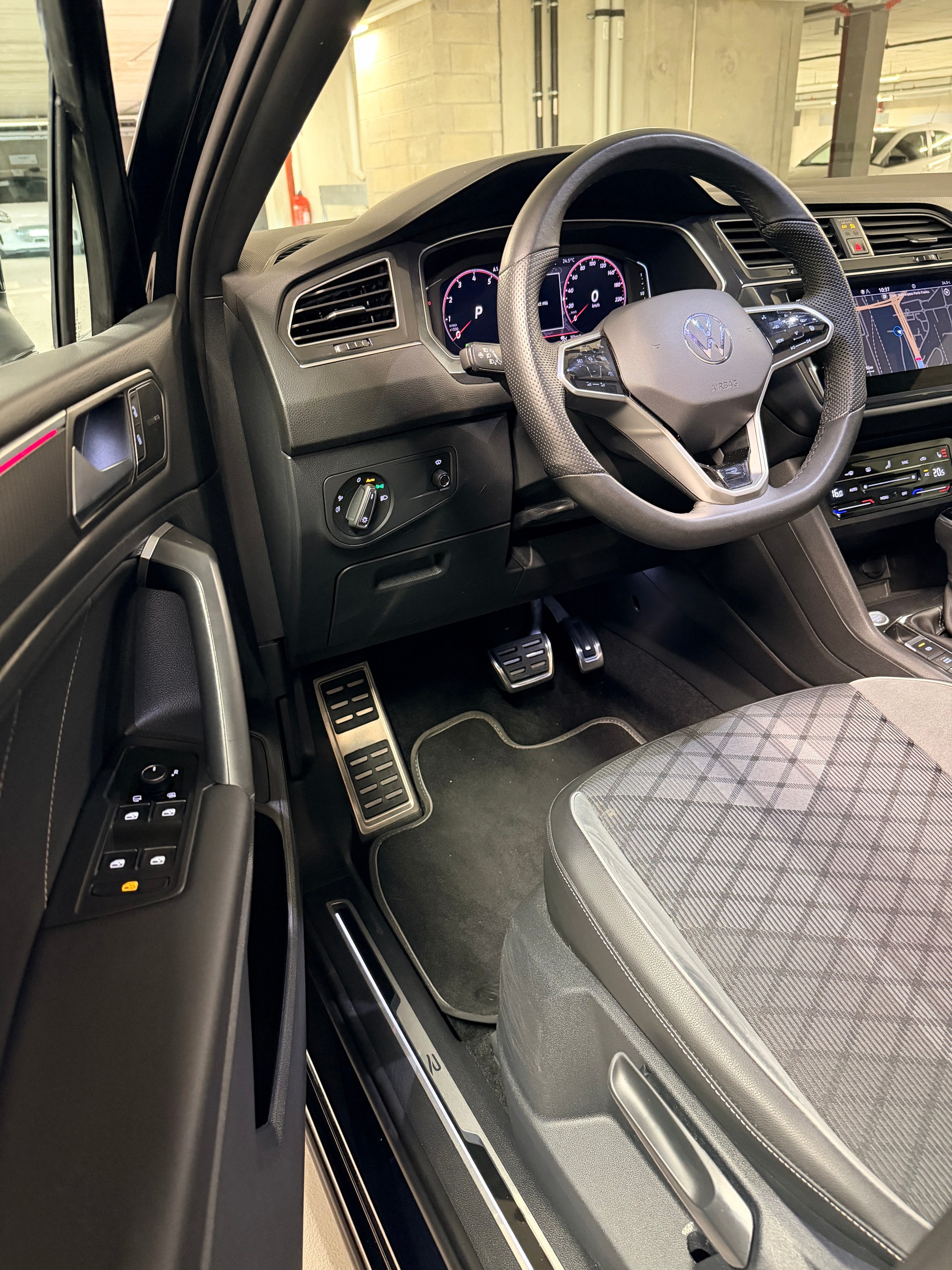 VW Tiguan Allspace 2.0TSI R-Line 4Motion DSG-image-12