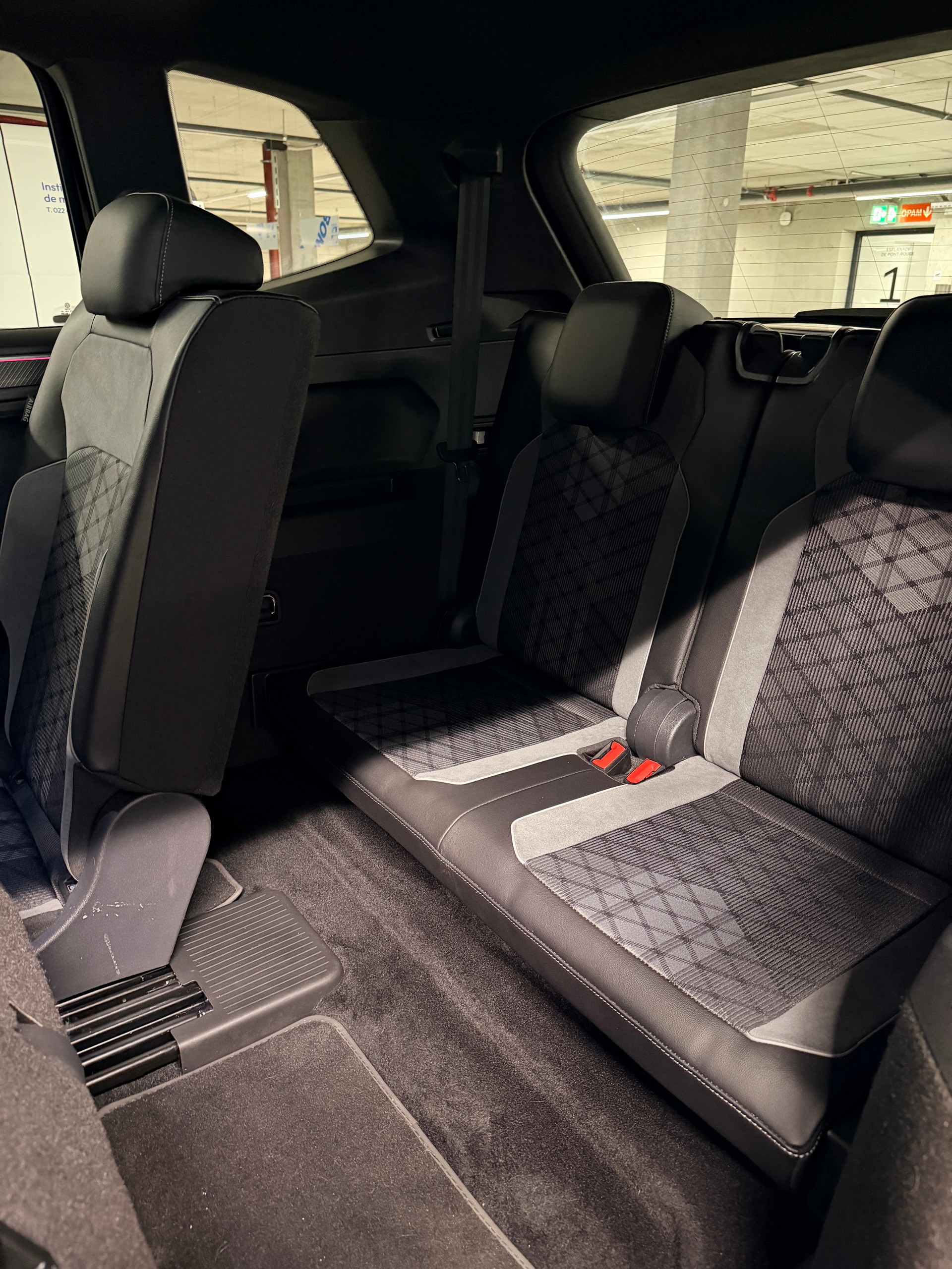 VW Tiguan Allspace 2.0TSI R-Line 4Motion DSG-image-16