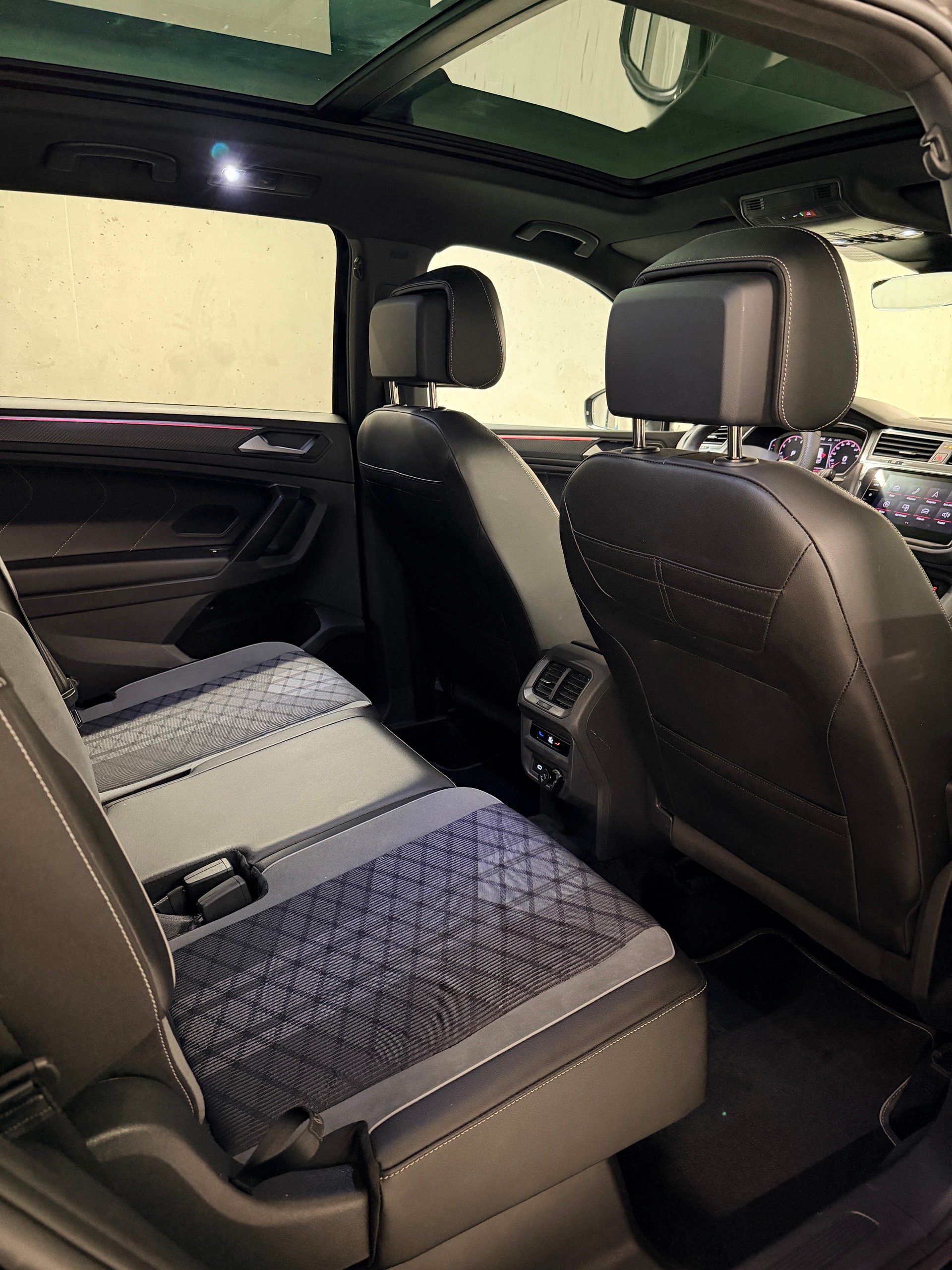 VW Tiguan Allspace 2.0TSI R-Line 4Motion DSG-image-21