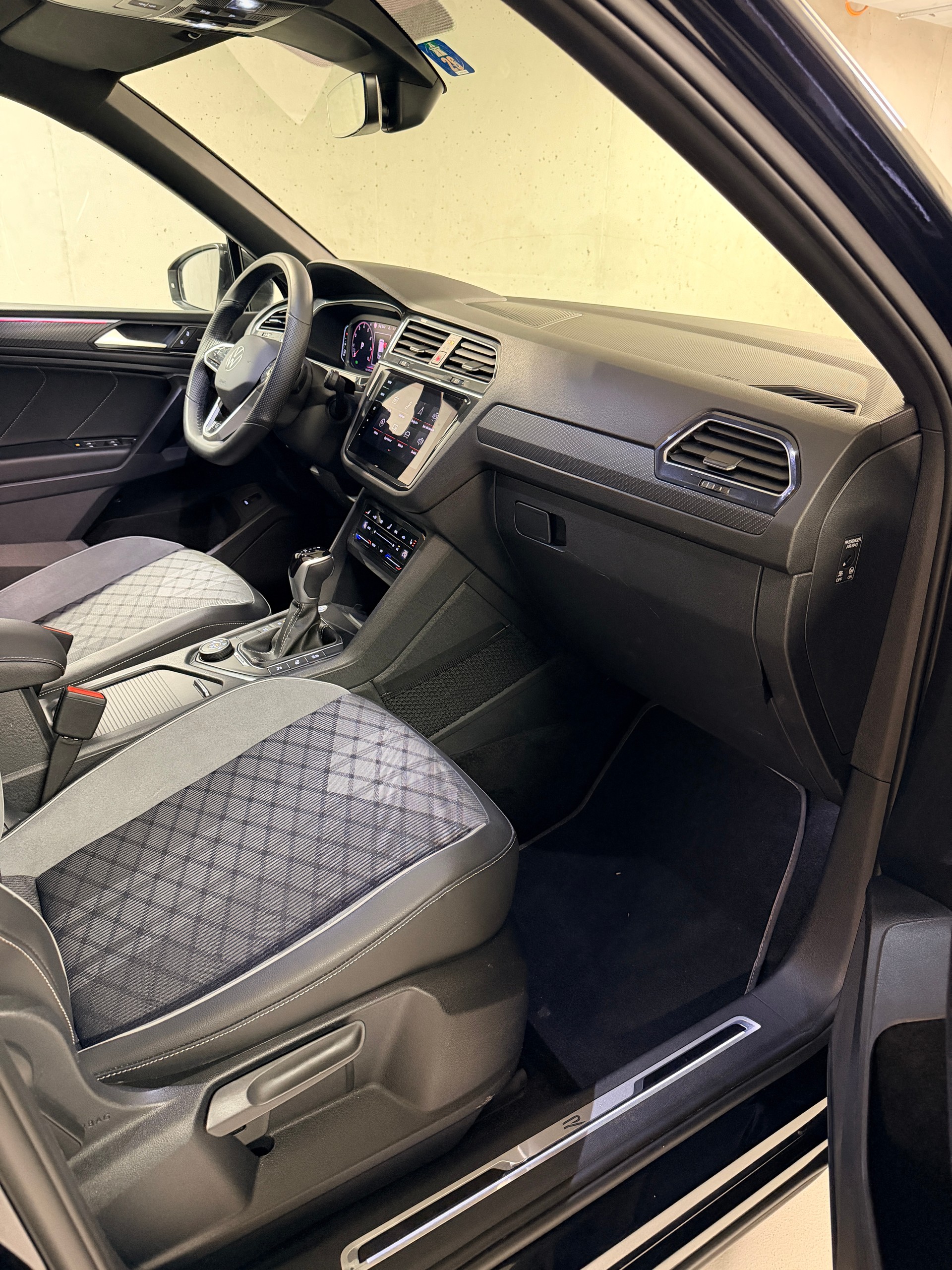 VW Tiguan Allspace 2.0TSI R-Line 4Motion DSG-image-22