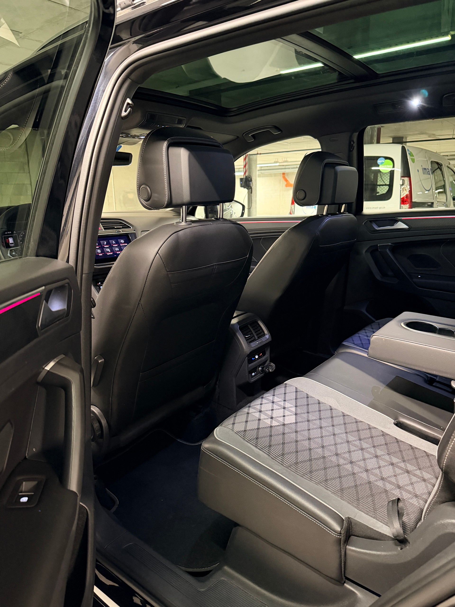 VW Tiguan Allspace 2.0TSI R-Line 4Motion DSG-image-14