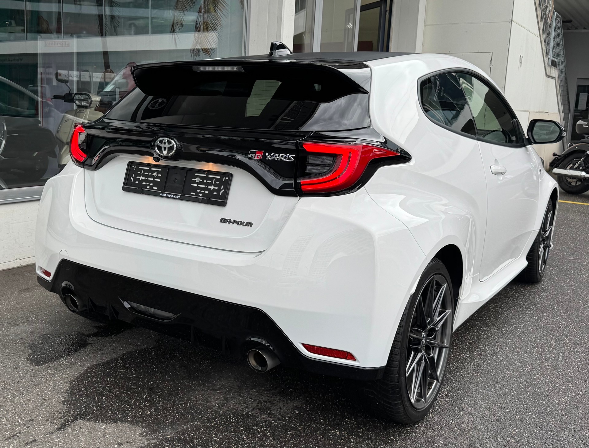 TOYOTA Yaris 1.6 GR Sport-image-4