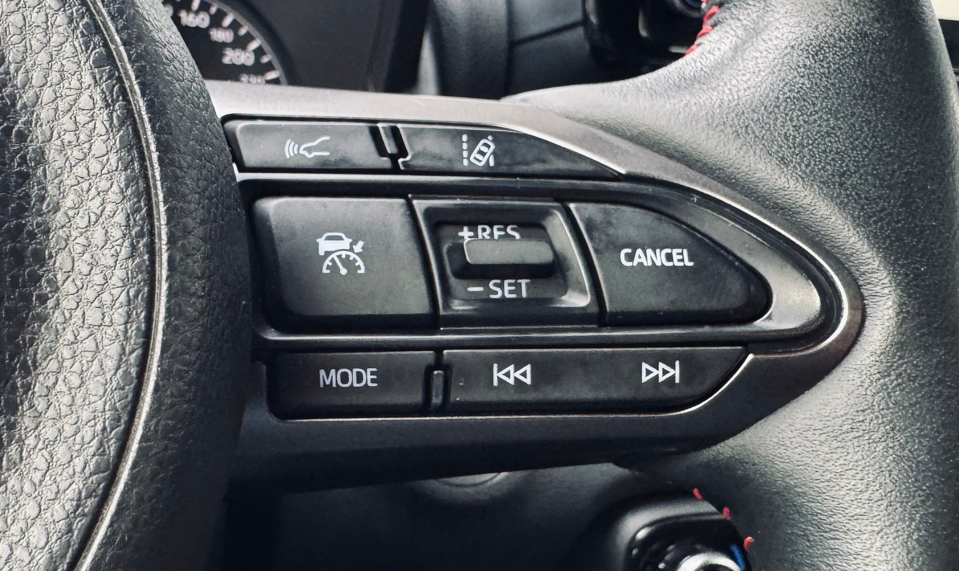 TOYOTA Yaris 1.6 GR Sport-image-12
