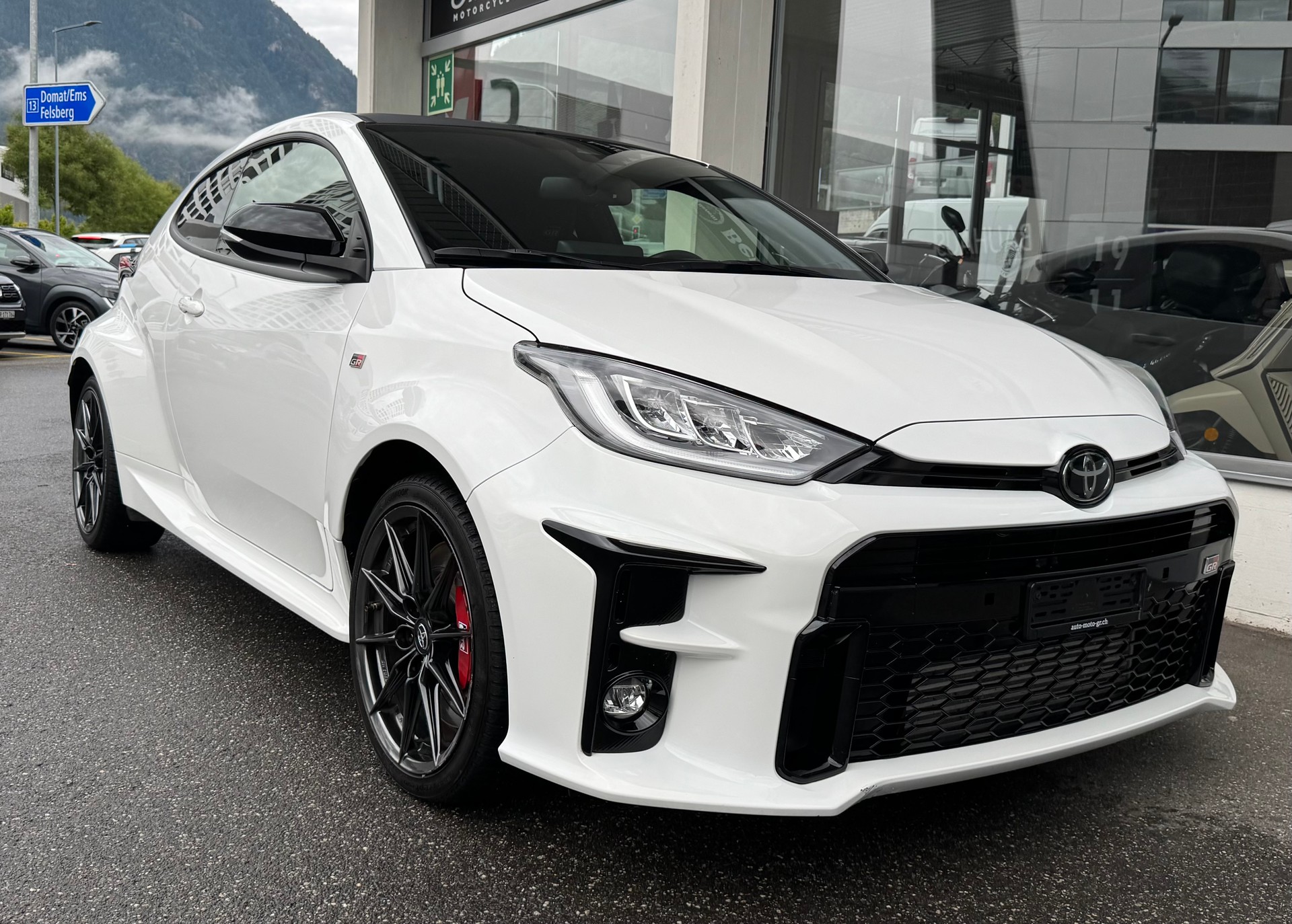 TOYOTA Yaris 1.6 GR Sport-image-0