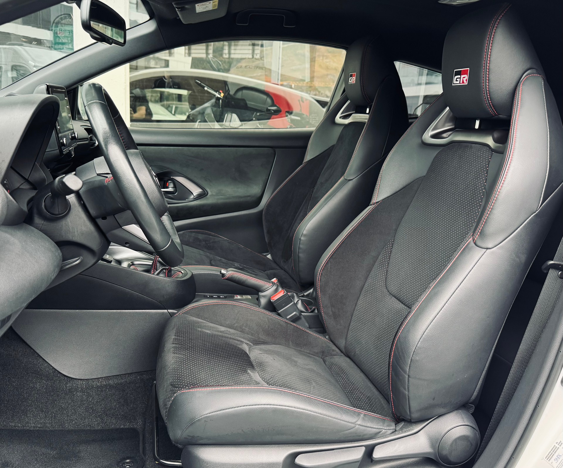 TOYOTA Yaris 1.6 GR Sport-image-7