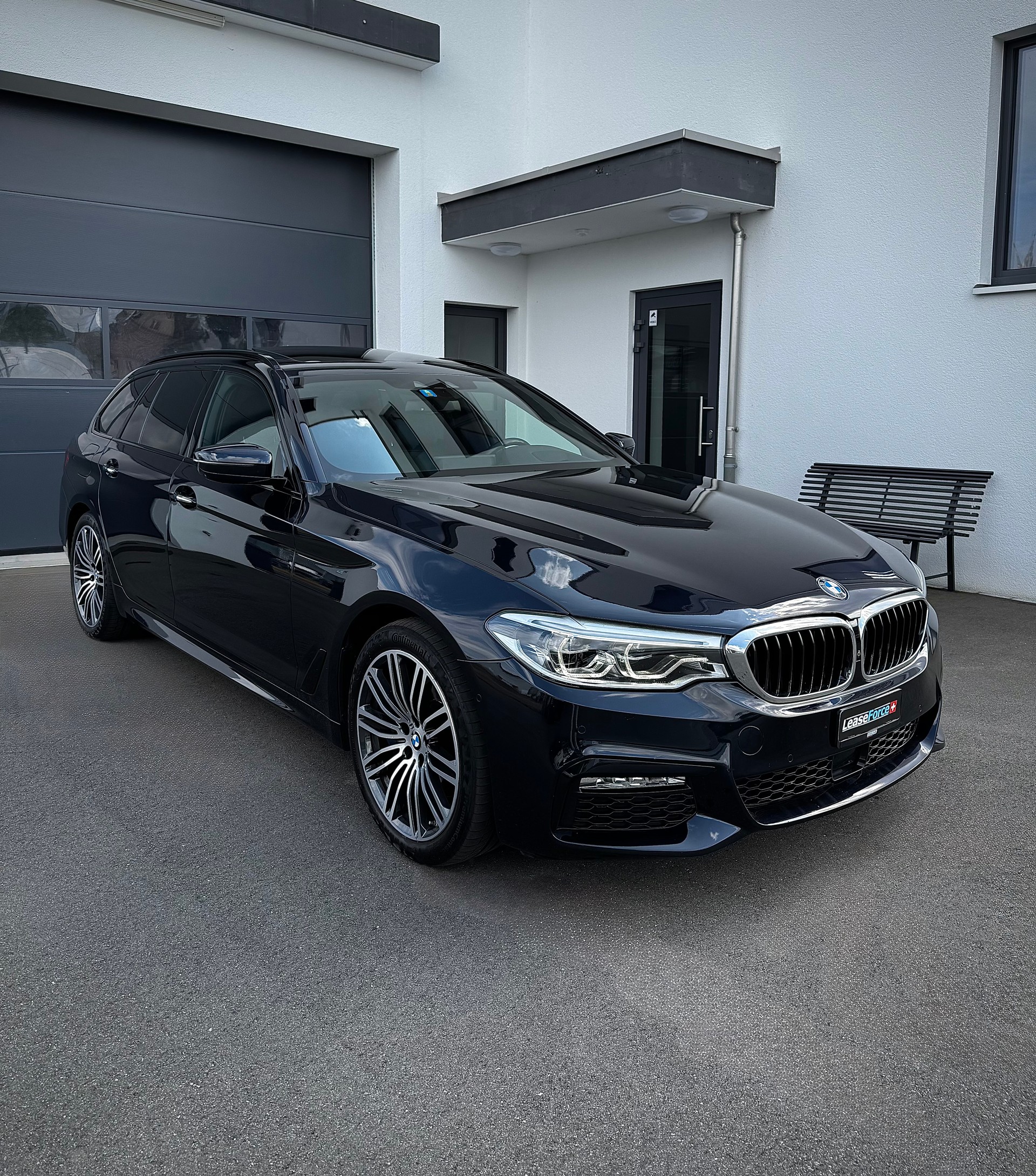 BMW 530d xDrive Touring Steptronic-image-2