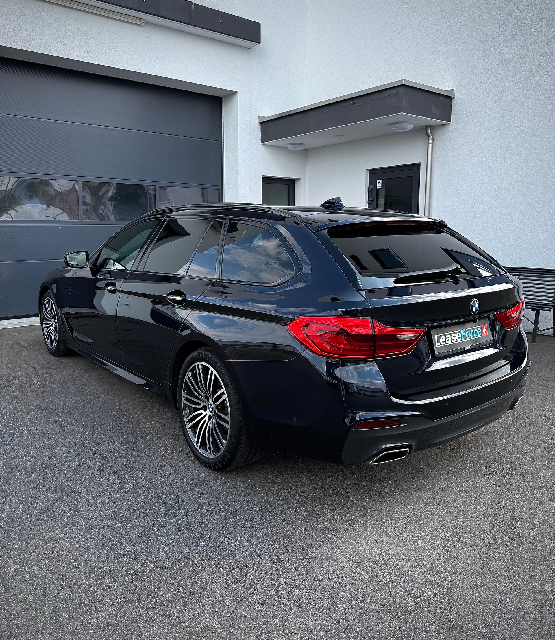 BMW 530d xDrive Touring Steptronic-image-5