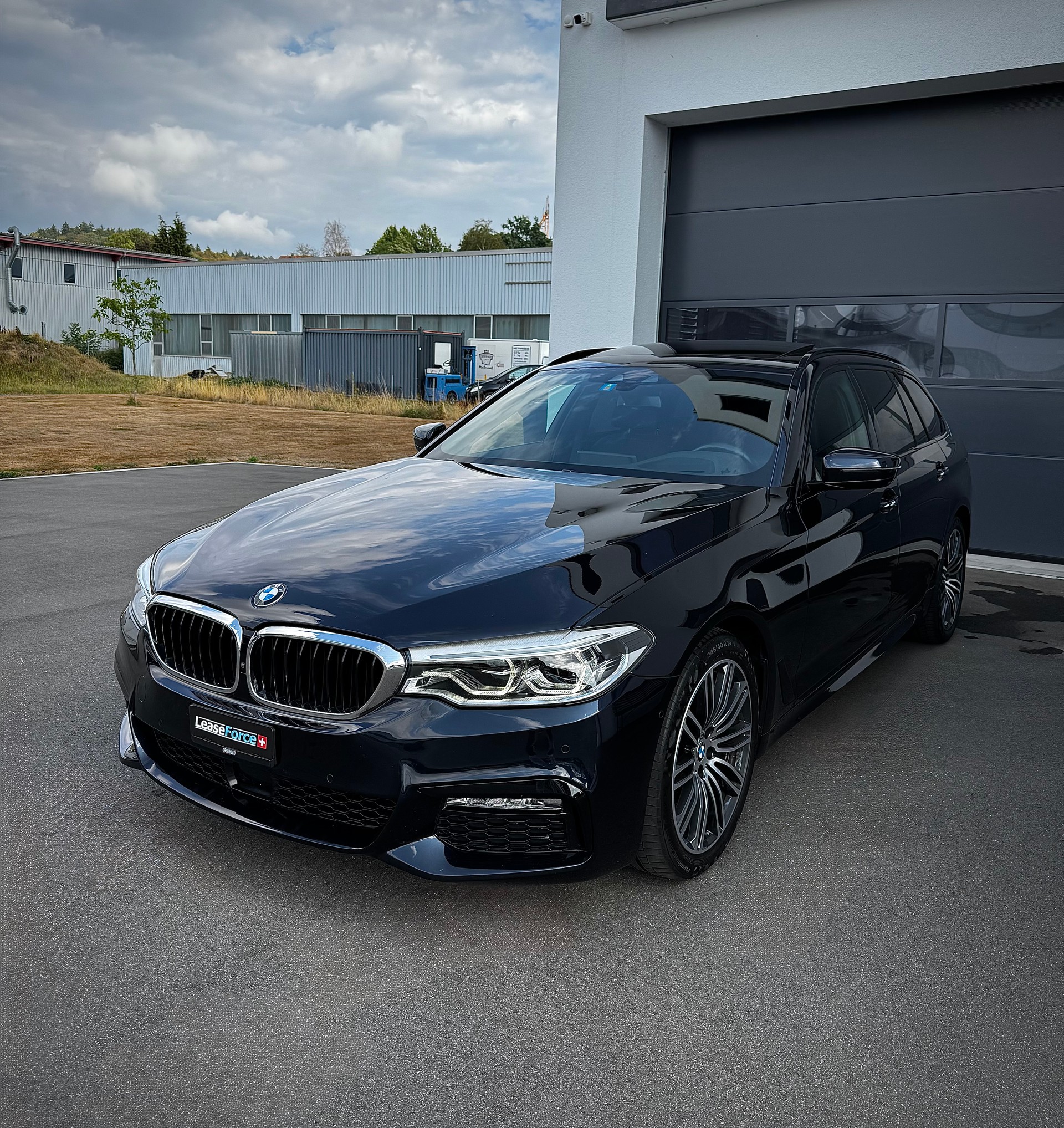 BMW 530d xDrive Touring Steptronic-image-0