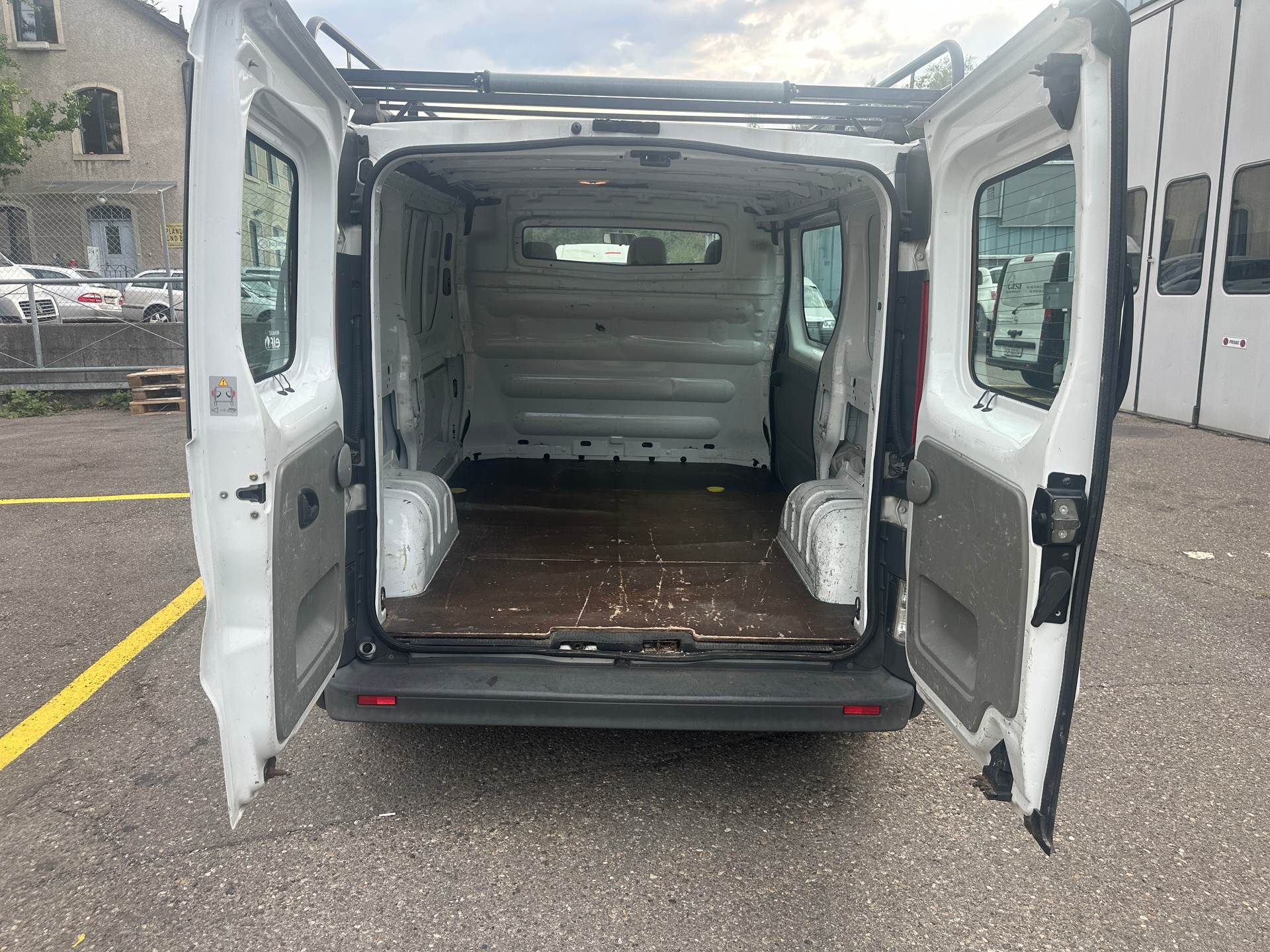 RENAULT Trafic 2.0 dCi 115 2.9t L1H1-image-6