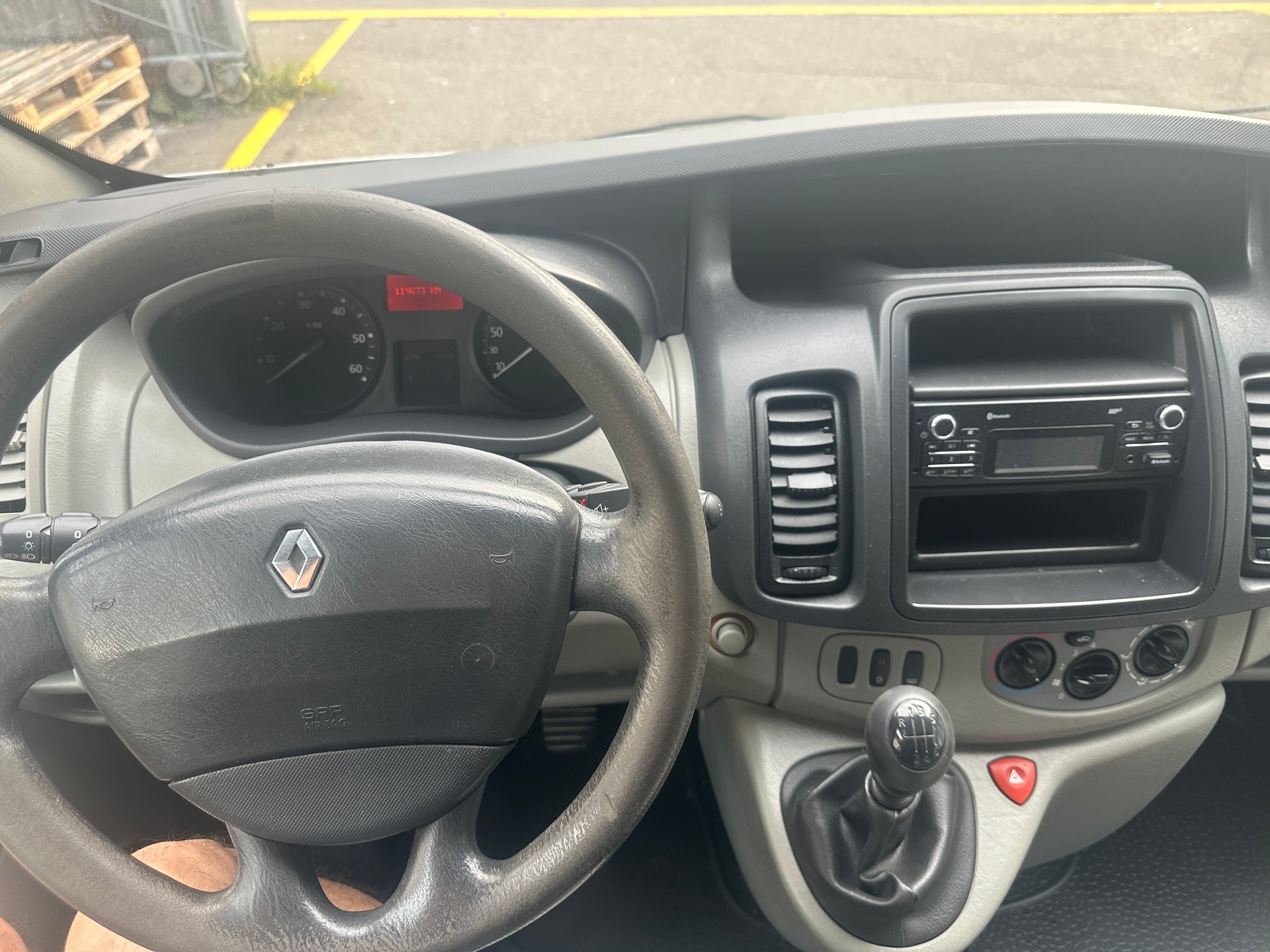 RENAULT Trafic 2.0 dCi 115 2.9t L1H1-image-8