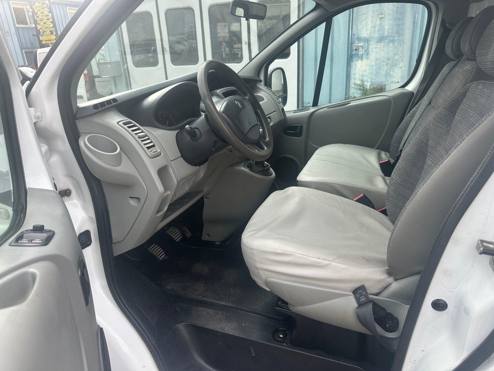RENAULT Trafic 2.0 dCi 115 2.9t L1H1-image-4