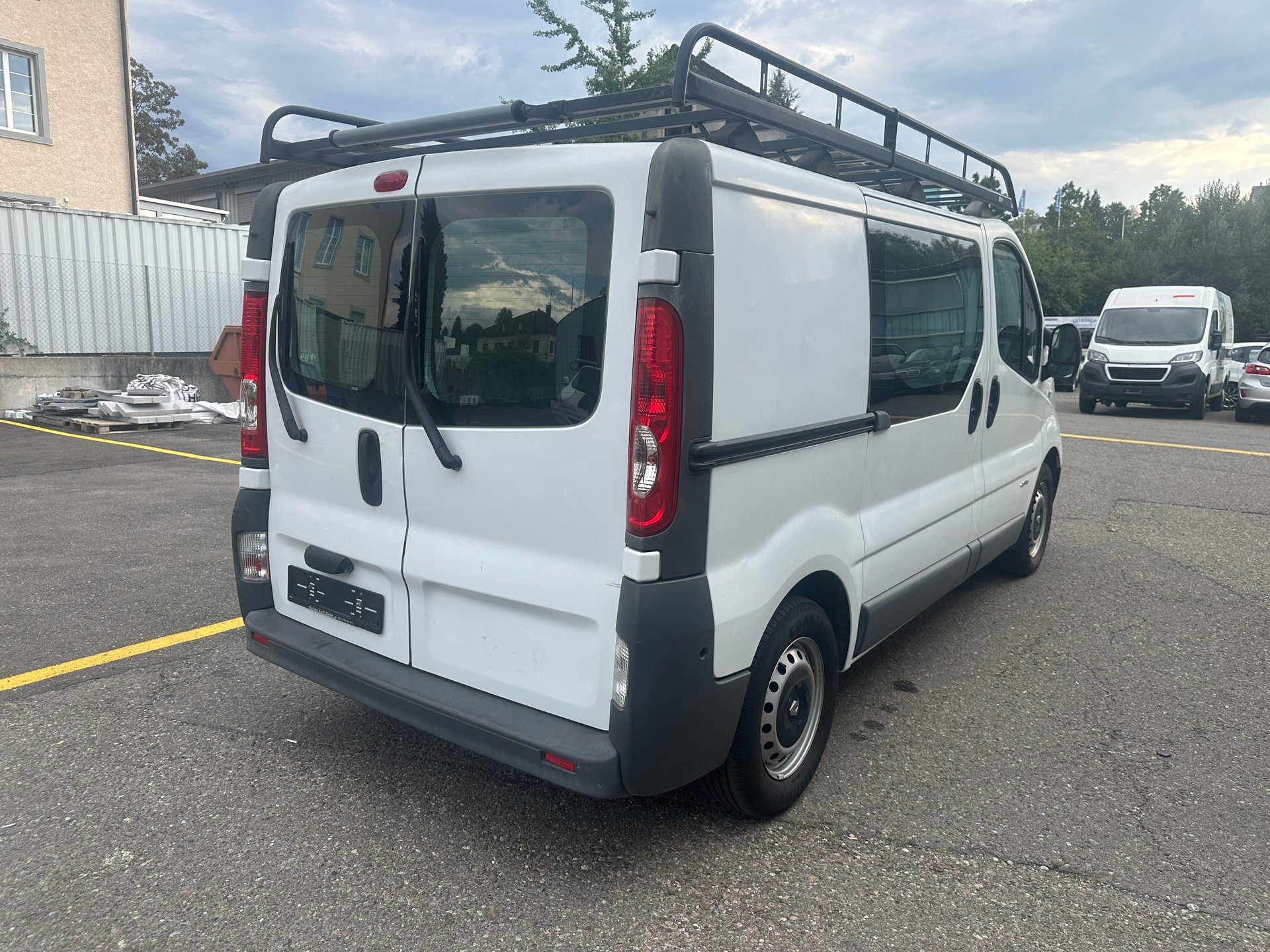 RENAULT Trafic 2.0 dCi 115 2.9t L1H1-image-2