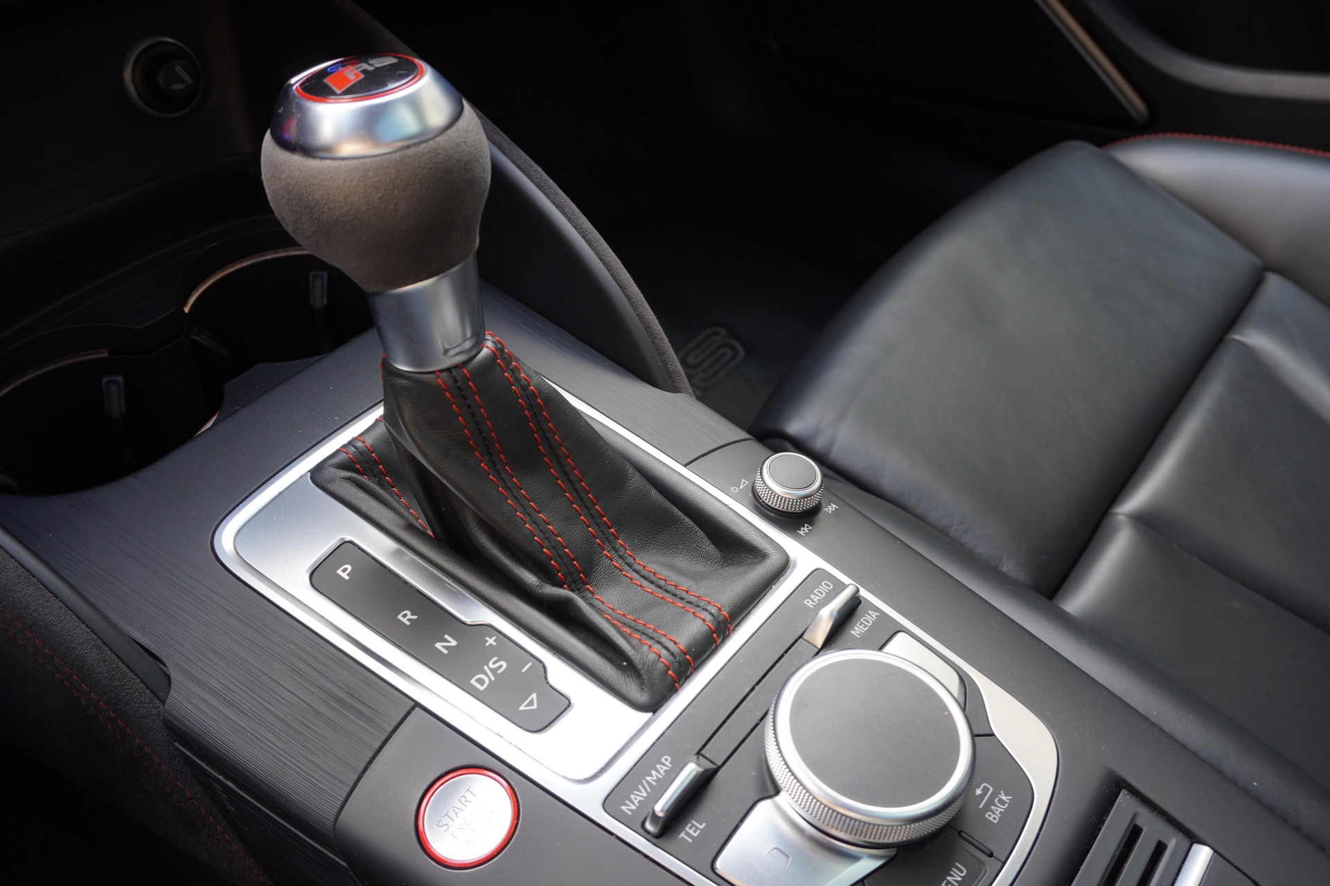 AUDI RS3 Limousine 2.5 TSI quattro S-tronic-image-12