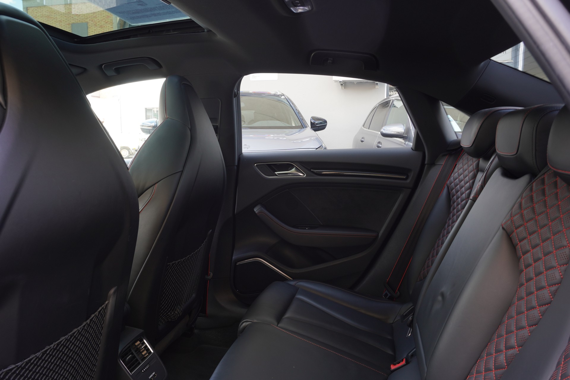 AUDI RS3 Limousine 2.5 TSI quattro S-tronic-image-14
