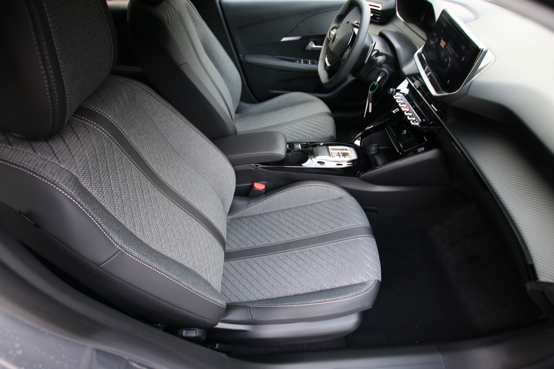 PEUGEOT 208 1.2 MHEV 110 Allure Premium *Werksgarantie bis 01.2030*-image-12