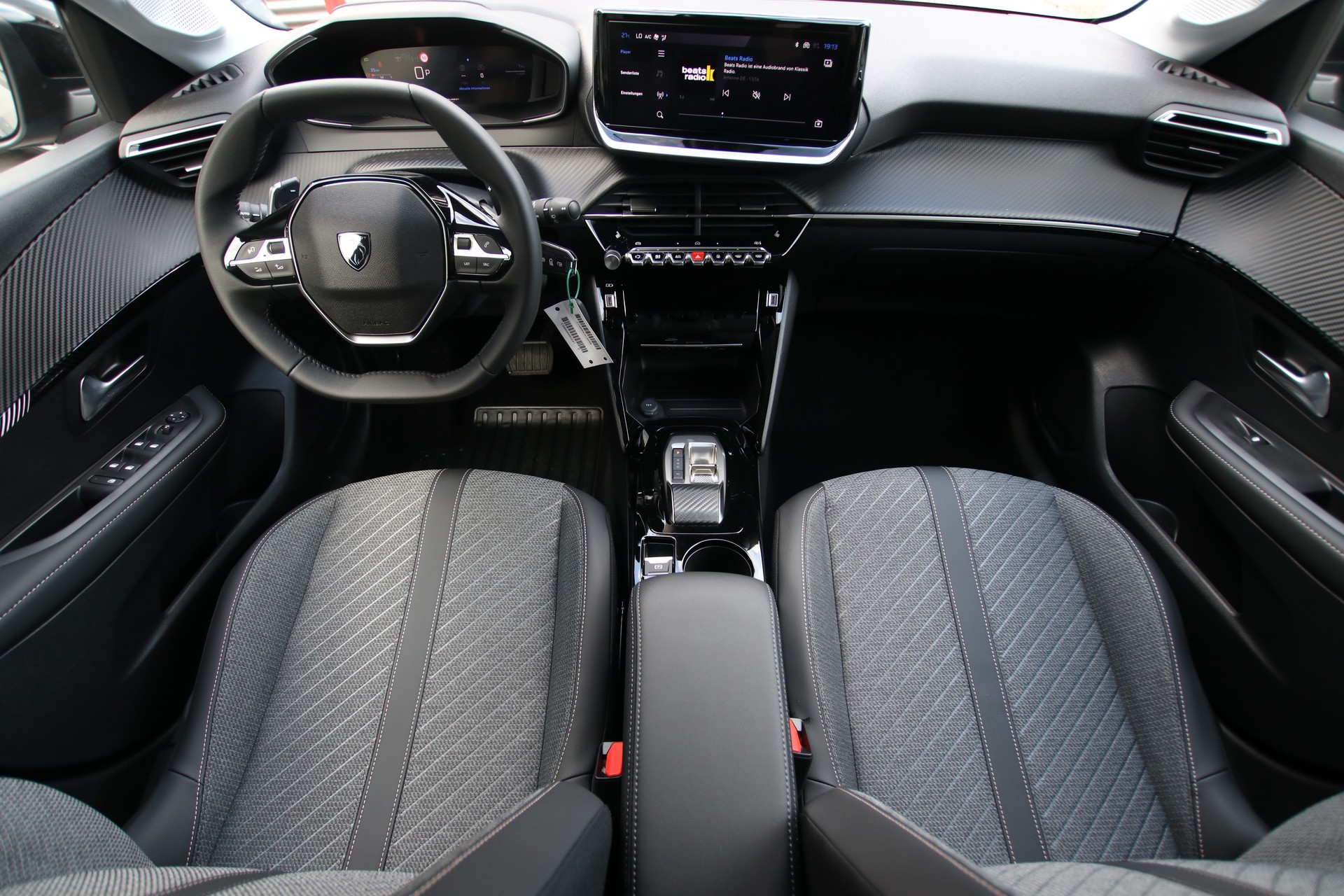 PEUGEOT 208 1.2 MHEV 110 Allure Premium *Werksgarantie bis 01.2030*-image-9