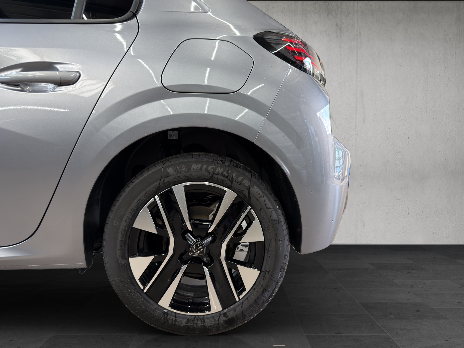 PEUGEOT 208 1.2 MHEV 110 Allure Premium *Werksgarantie bis 01.2030*-image-8