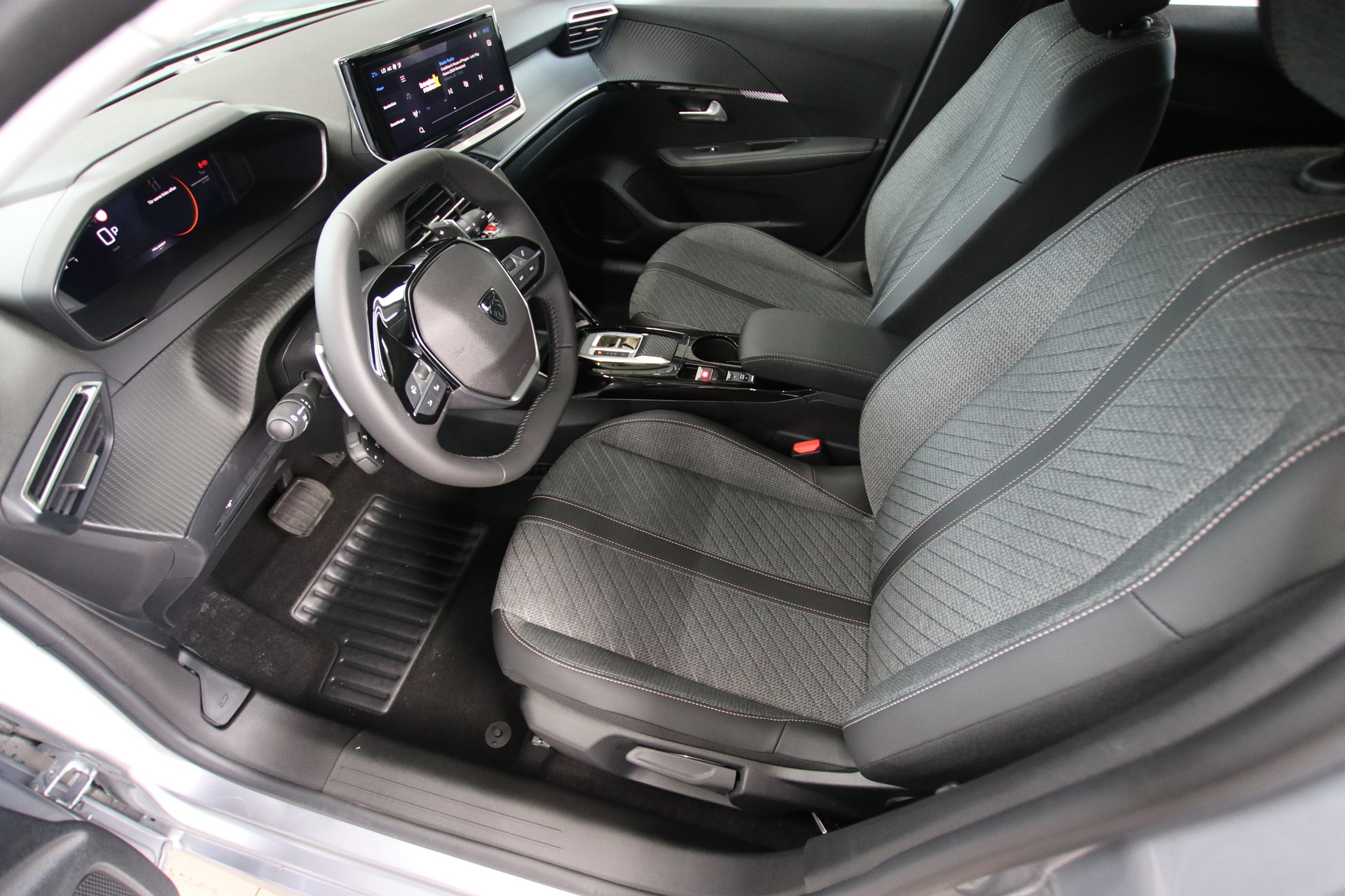 PEUGEOT 208 1.2 MHEV 110 Allure Premium *Werksgarantie bis 01.2030*-image-11