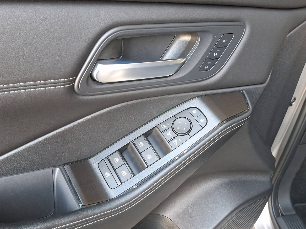 NISSAN X-Trail 1.5 VC-T N-Trek e-4orce 7P-image-9