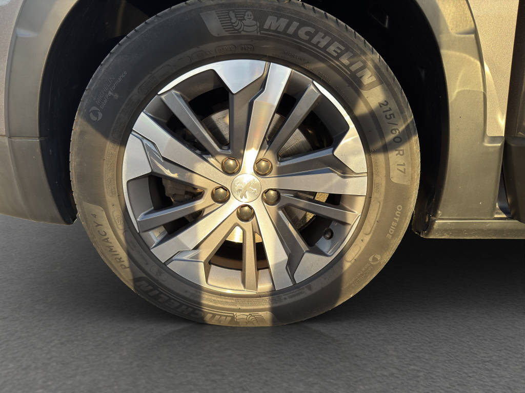 PEUGEOT Rifter Long 1.2 PureTech 130 GT Line-image-17