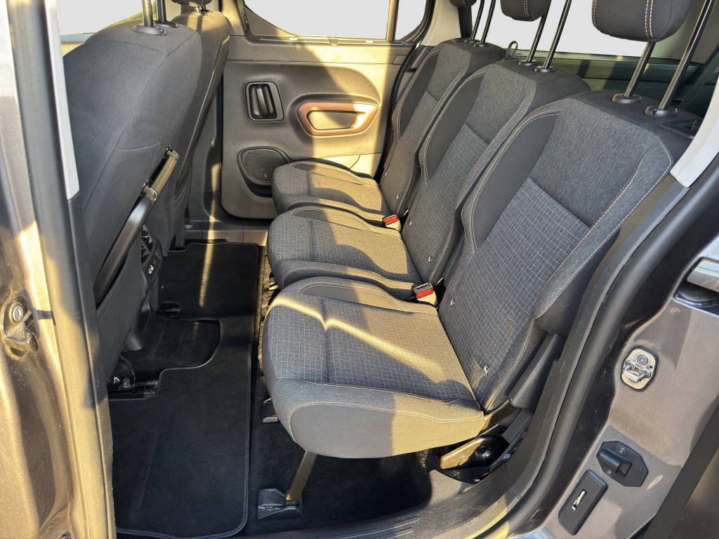PEUGEOT Rifter Long 1.2 PureTech 130 GT Line-image-11