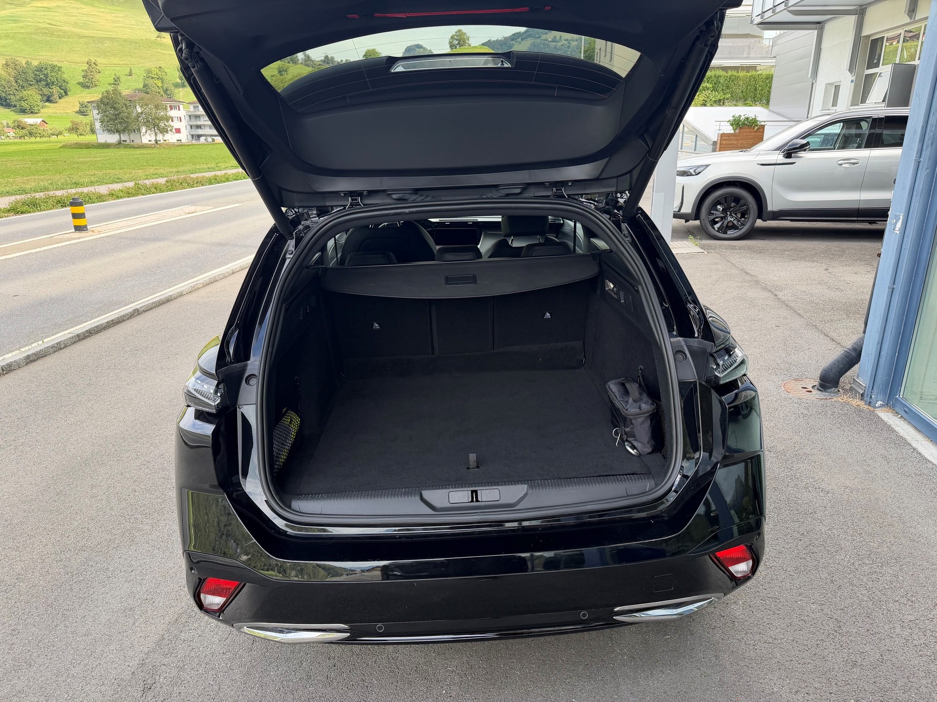 PEUGEOT 308 e SW GT 54kWh-image-5