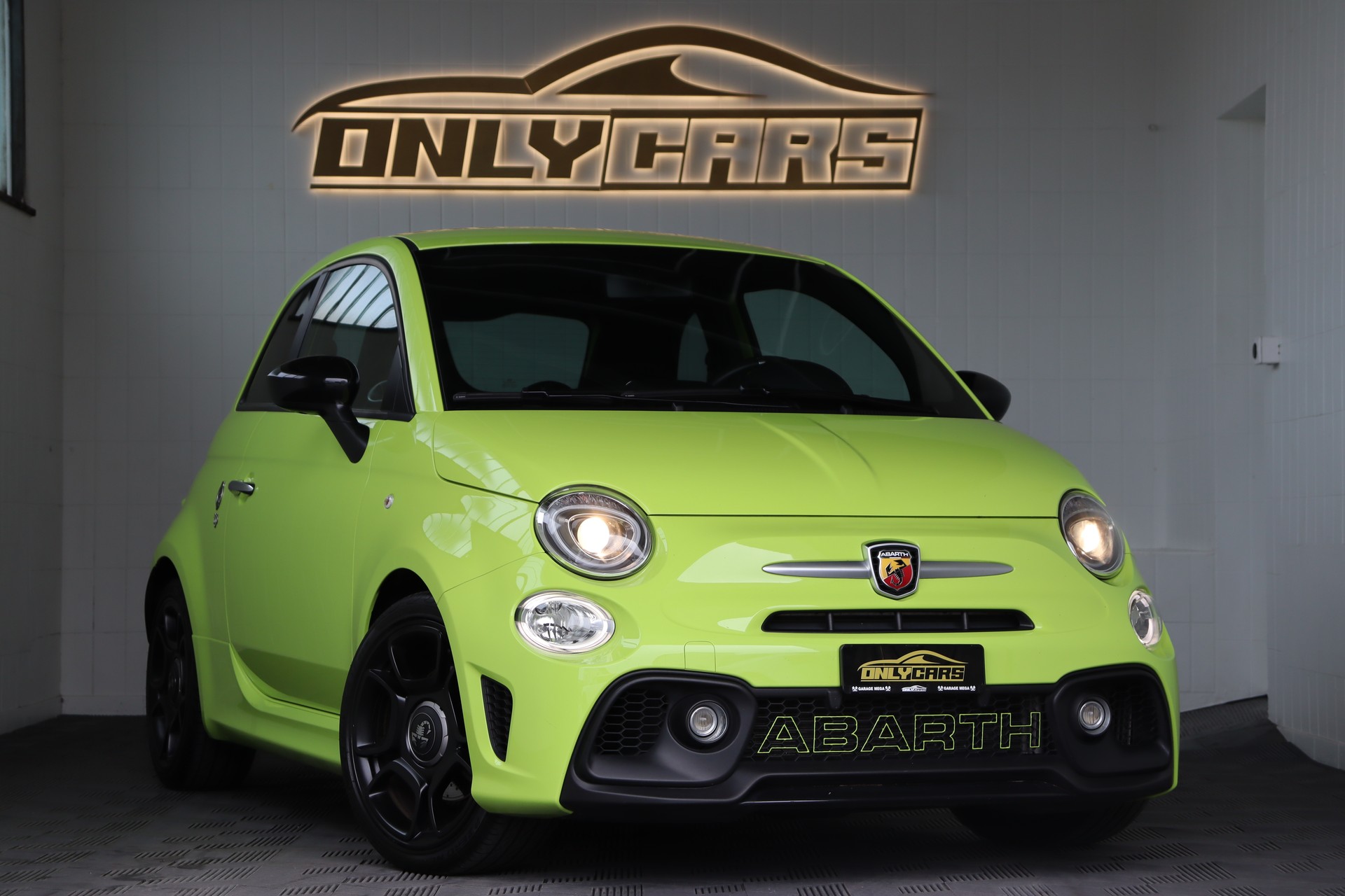 FIAT 595 1.4 16V TURBO ABARTH PISTA * GIFTGRÜN * CH-FAHRZEUG * 70TH-ANNIVERSARY *-image-0