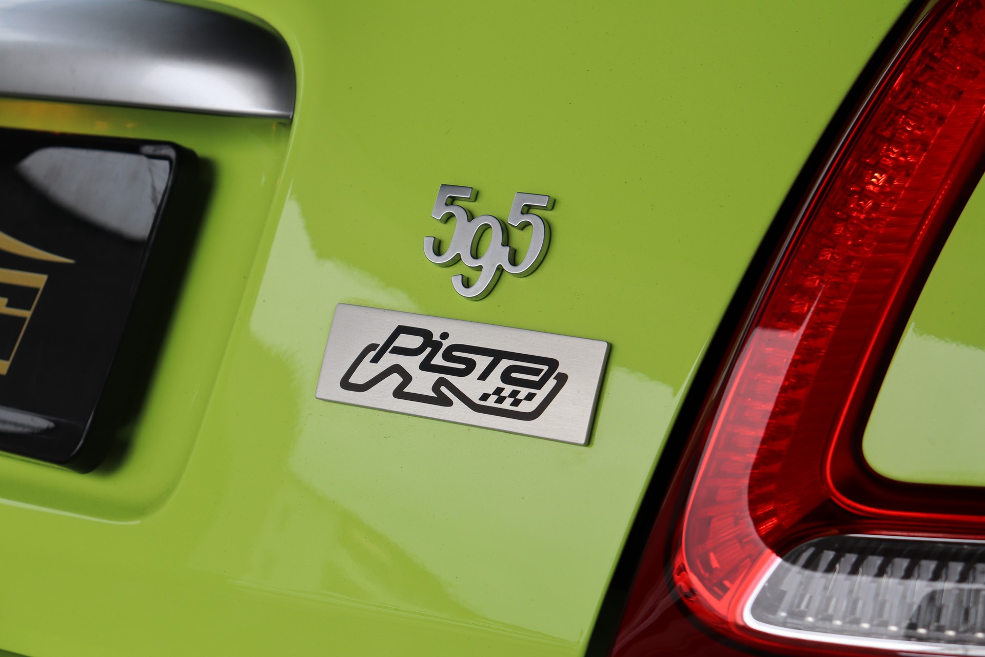FIAT 595 1.4 16V TURBO ABARTH PISTA * GIFTGRÜN * CH-FAHRZEUG * 70TH-ANNIVERSARY *-image-9