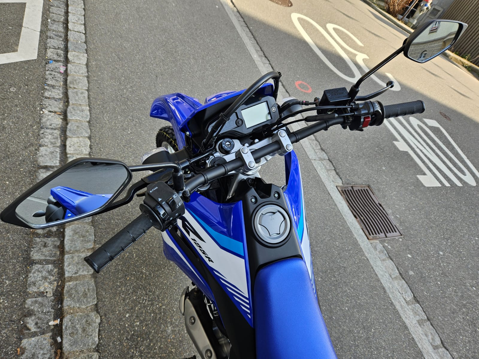 YAMAHA WR 125-showroom-element-2