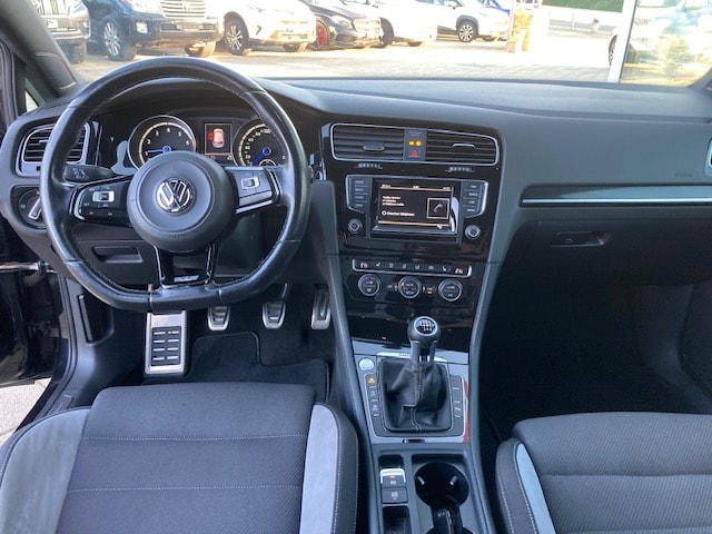 VW Golf 2.0 TSI R 4Motion-image-10