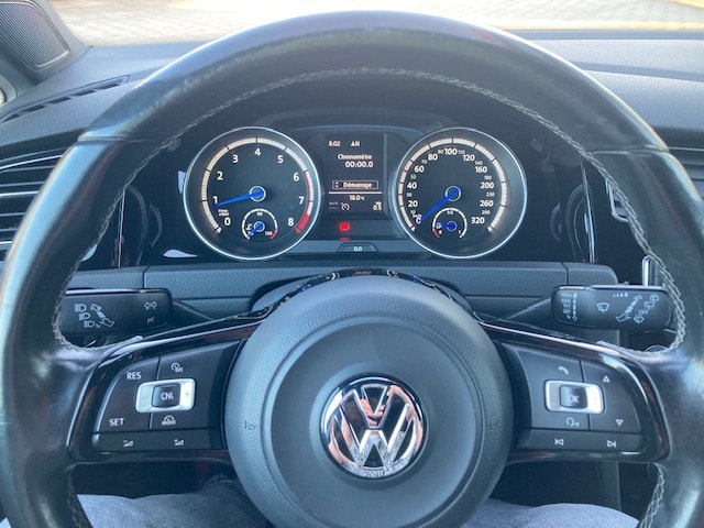 VW Golf 2.0 TSI R 4Motion-image-13