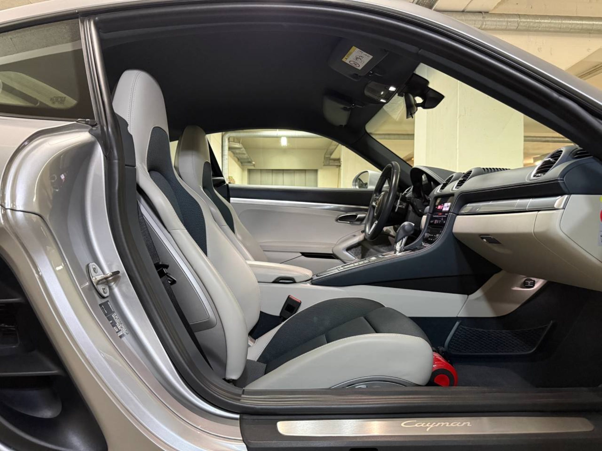 PORSCHE 718 Cayman-image-16