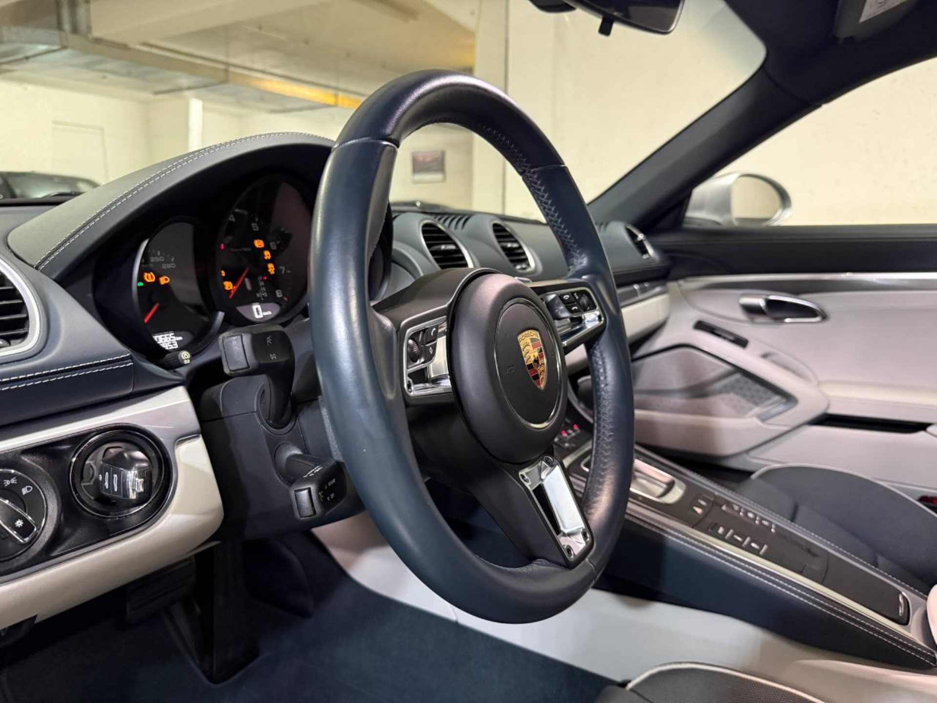 PORSCHE 718 Cayman-image-12