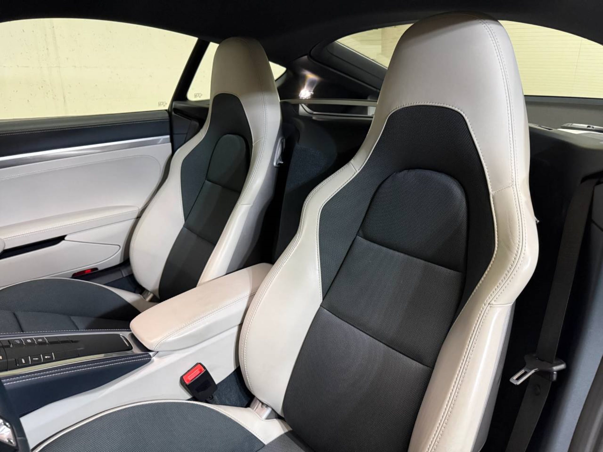PORSCHE 718 Cayman-image-4