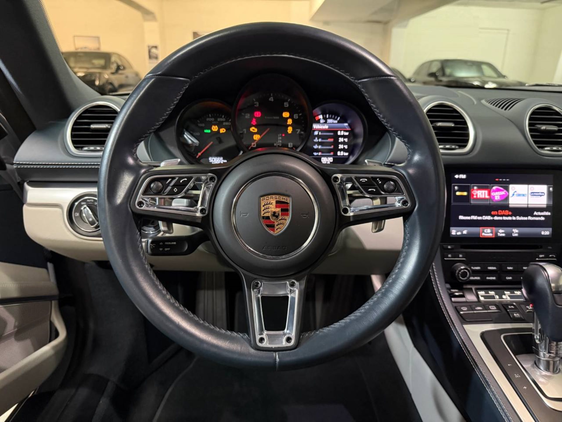 PORSCHE 718 Cayman-image-10
